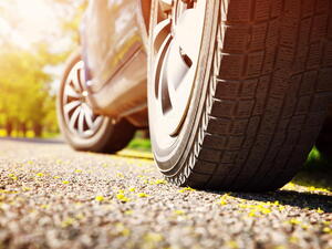 Valivý odpor pneu: Jak ovlivňuje spotřebu?