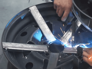 VIDEO: Lité kola z plechových disků, kolik toho vydrží?