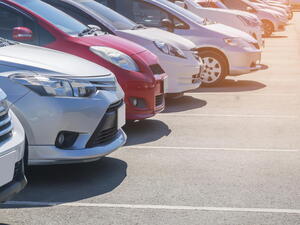 Vysoká teplota a autobaterie: Proč může auto v létě nenastartovat?