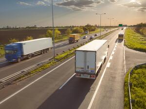 Zákaz předjíždění kamionů na dálnici