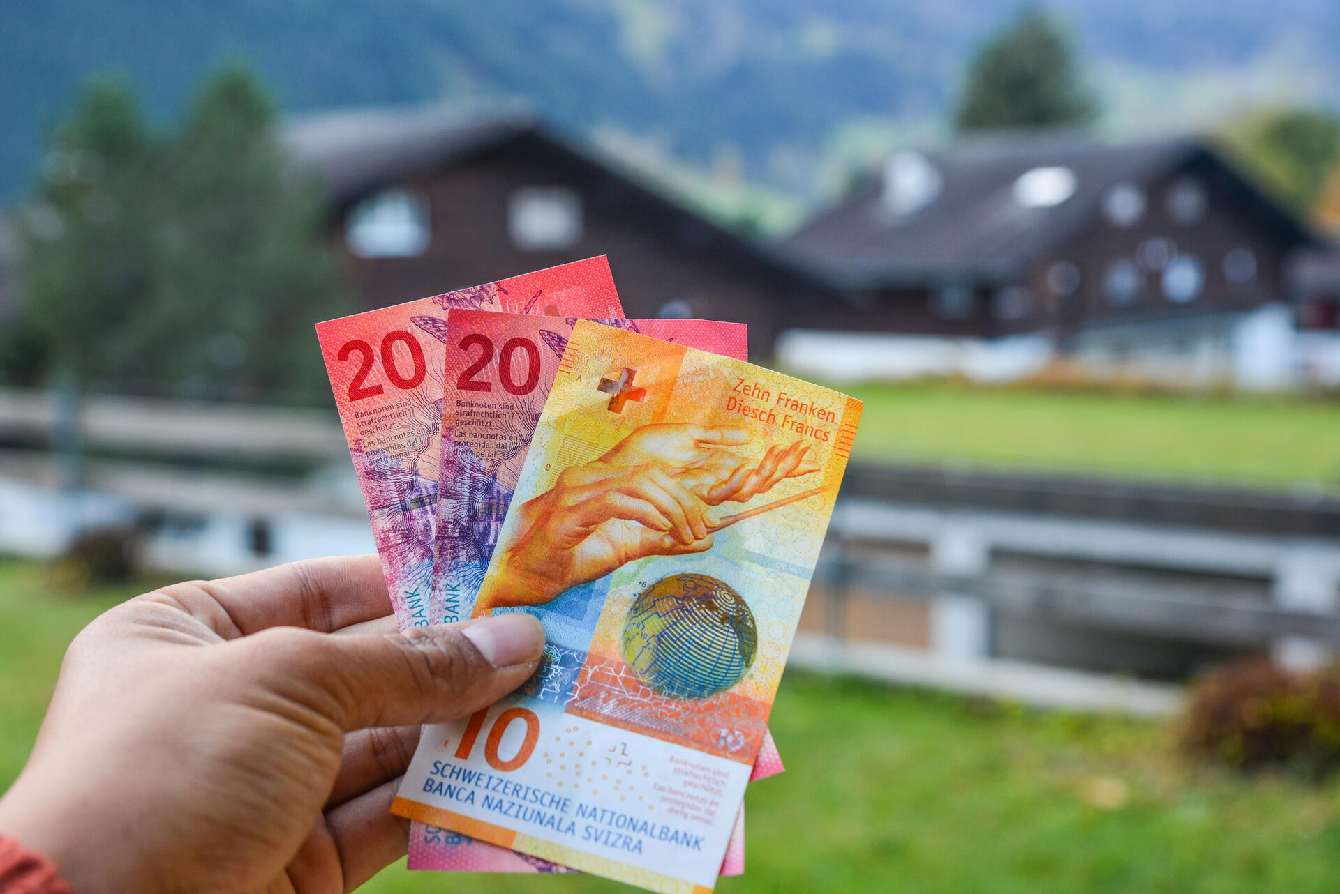 130 000 Kč ve Švýcarsku? Řidiči kamionu často sotva vyjdou