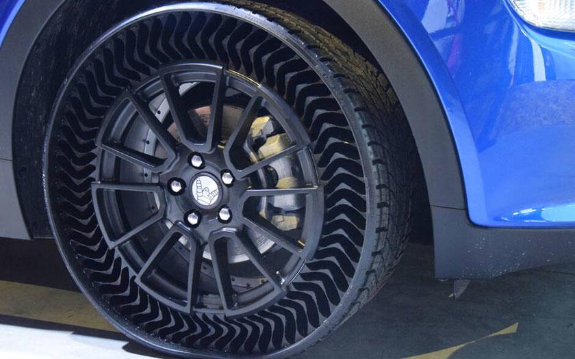 Ačkoliv to vypadá všelijak - toto jsou nové bezvzduchové pneumatiky