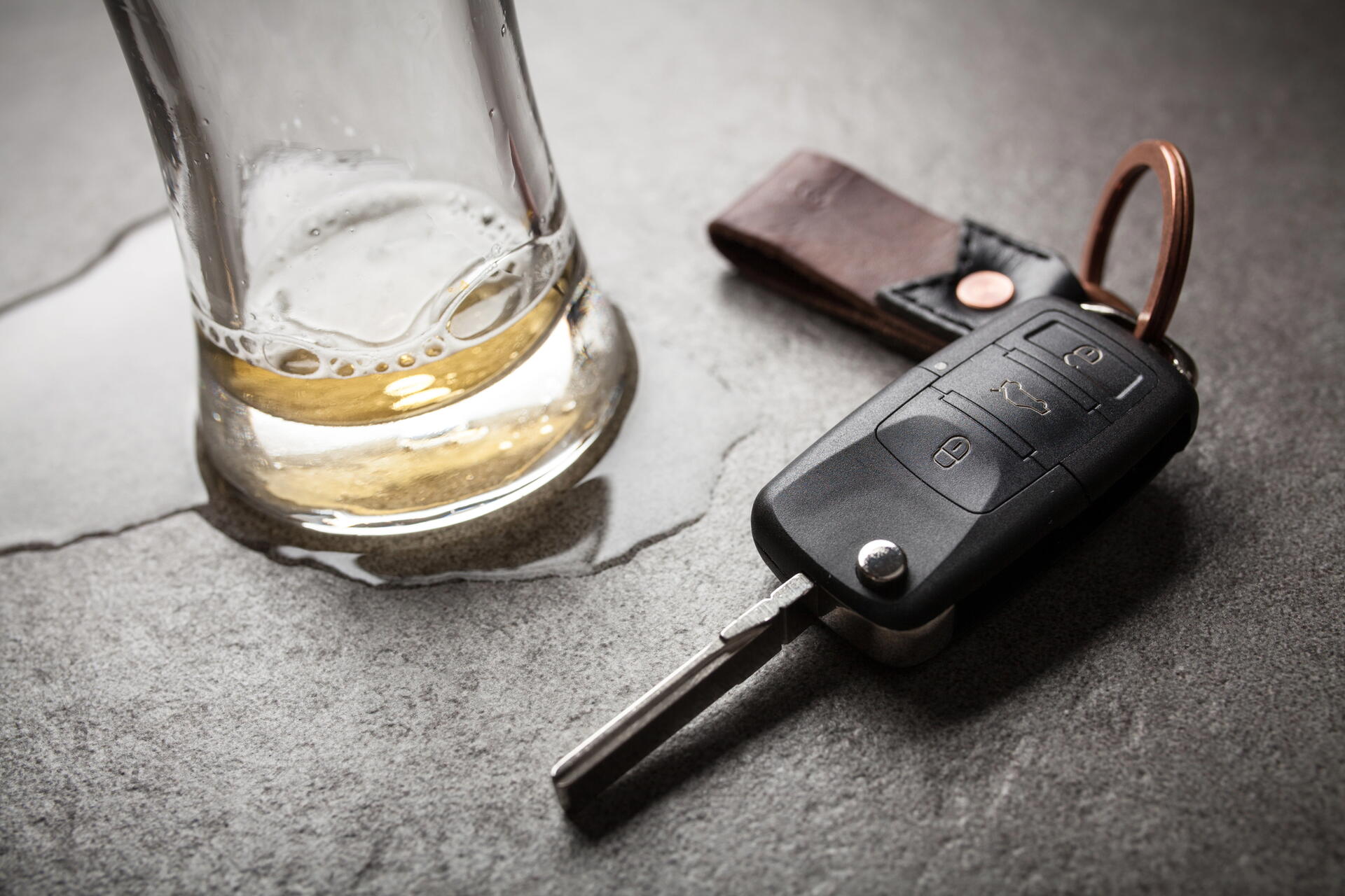 Alkohol za volantem v Itálii v roce 2025: Začátečníci mají smůlu a ti, kteří to přeženou, můžou jít i sedět 
