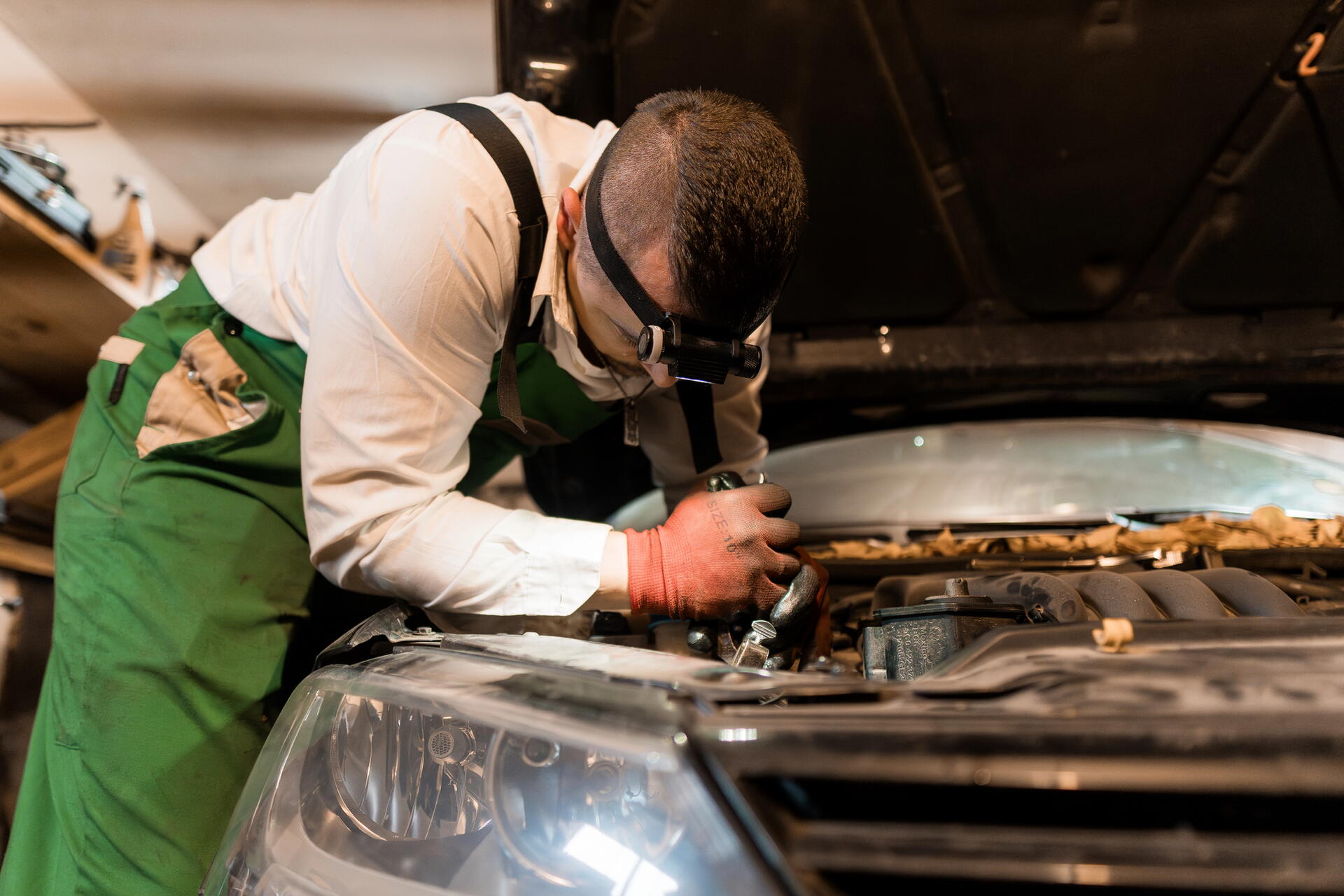 Autoelektrikář si v Česku může vydělat klidně i 60 000 Kč. Často to má ale háček
