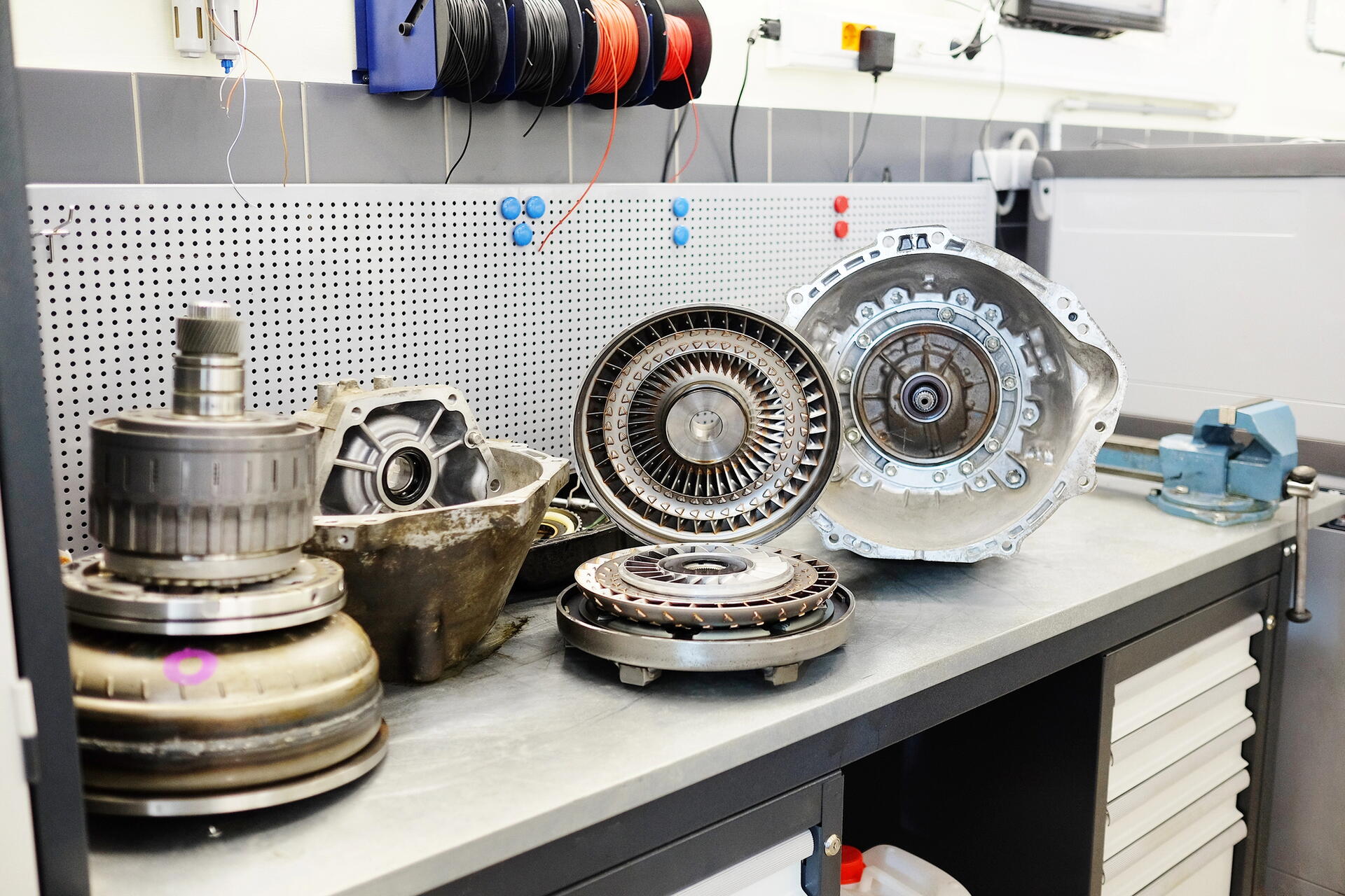 Automatická převodovka s hydroměničem: Co je normální a s čím už jet do servisu