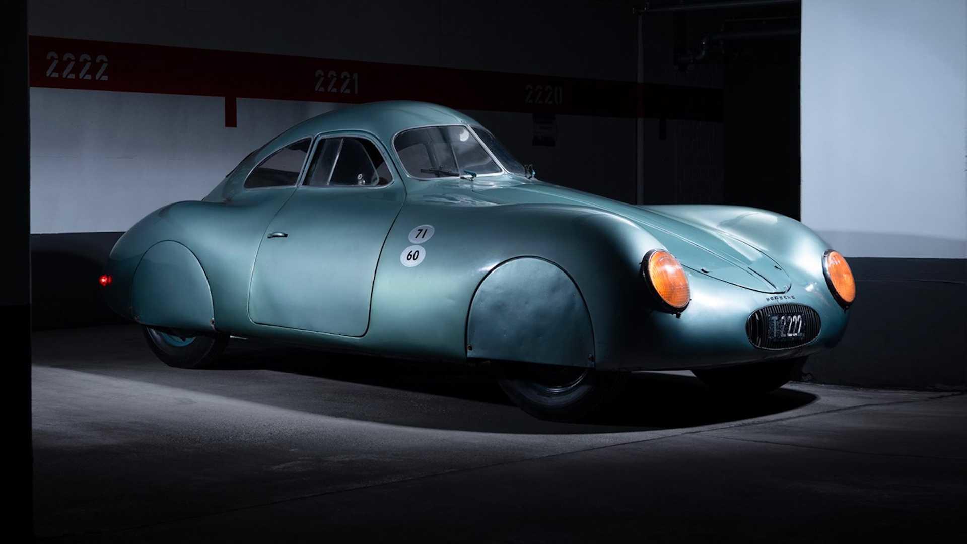 Automobil Porsche Type 64 vystavený na aukci
