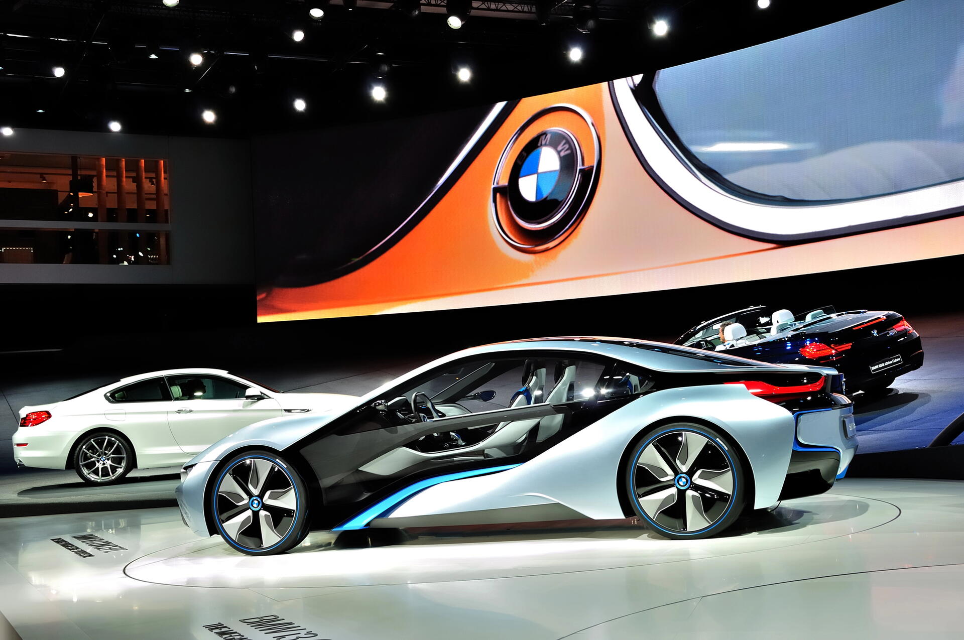 BMW a budoucnost: Nová éra elektromobilů, vodíkových pohonů a udržitelnosti