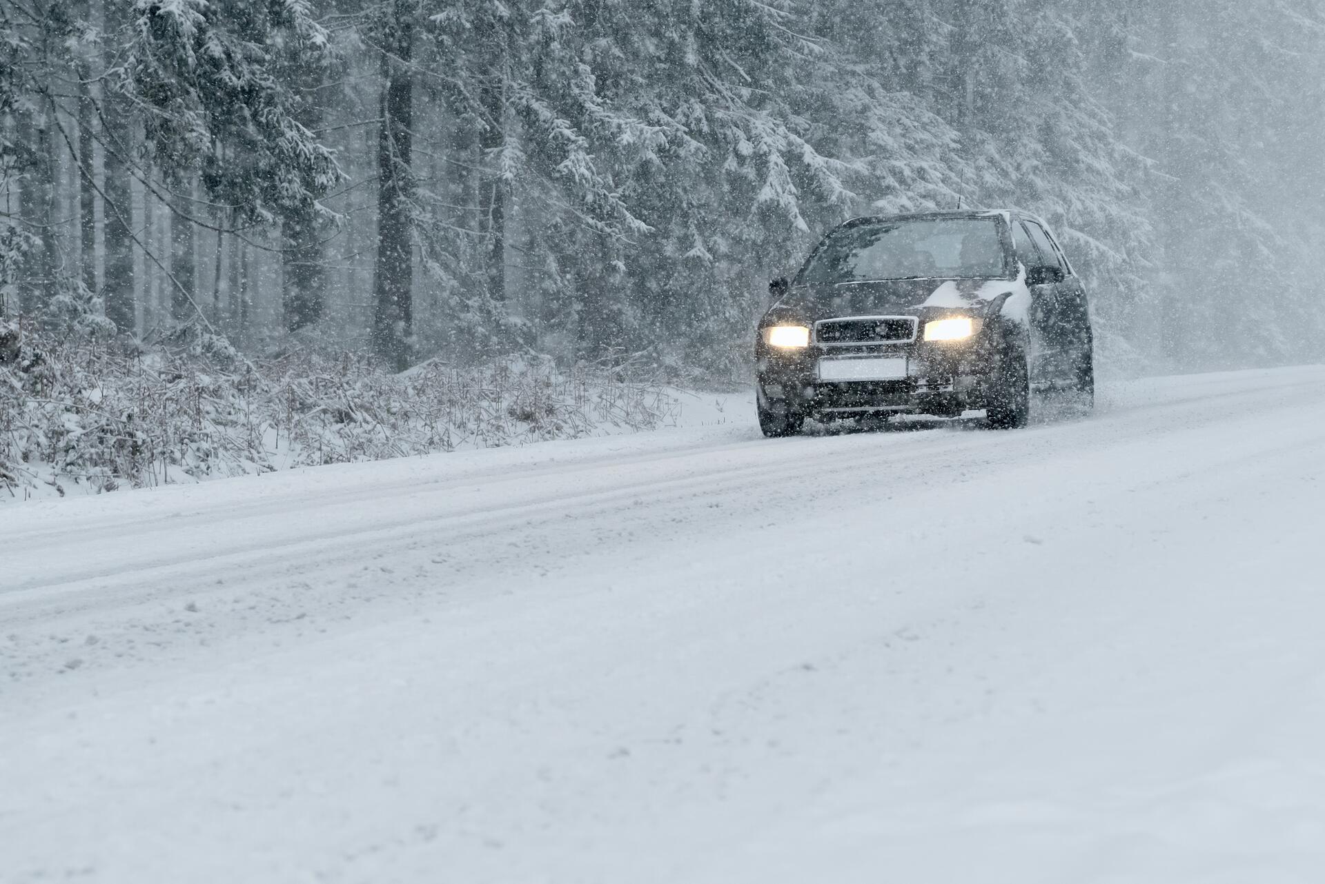 Brzdná dráha vozidla v zimním období - co ji ovlivňuje?
