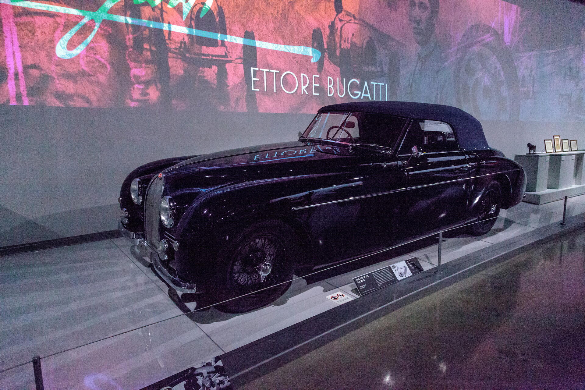 Bugatti: Příběh značky, která se znovu narodila