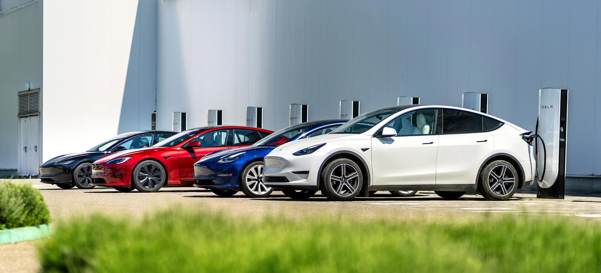 Cell-to-pack vs. cell-to-chassis: dvě filozofie, jak postavit elektromobil bez modulů