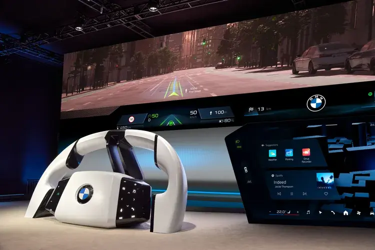 Čelní sklo jako jeden velký head-up displej? BMW posouvá hranice možností!