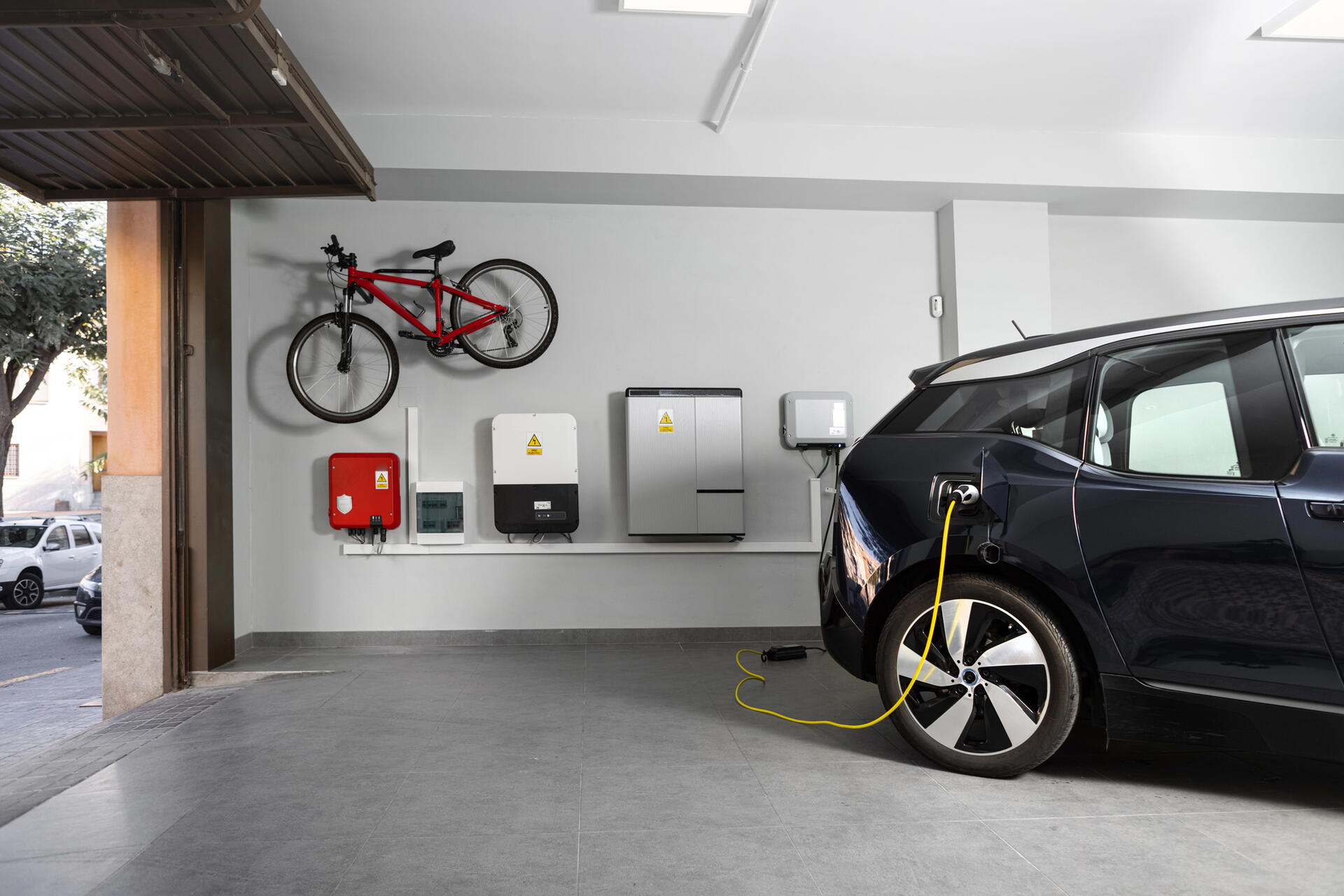 Cena nabíjení elektromobilu: veřejné nabíječky vs. domácí nabíjení
