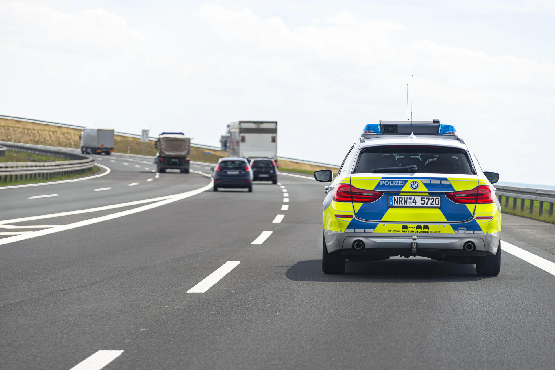 Chcete poznat neoznačenou policii na první pohled? Přinášíme vám návod, jak na to