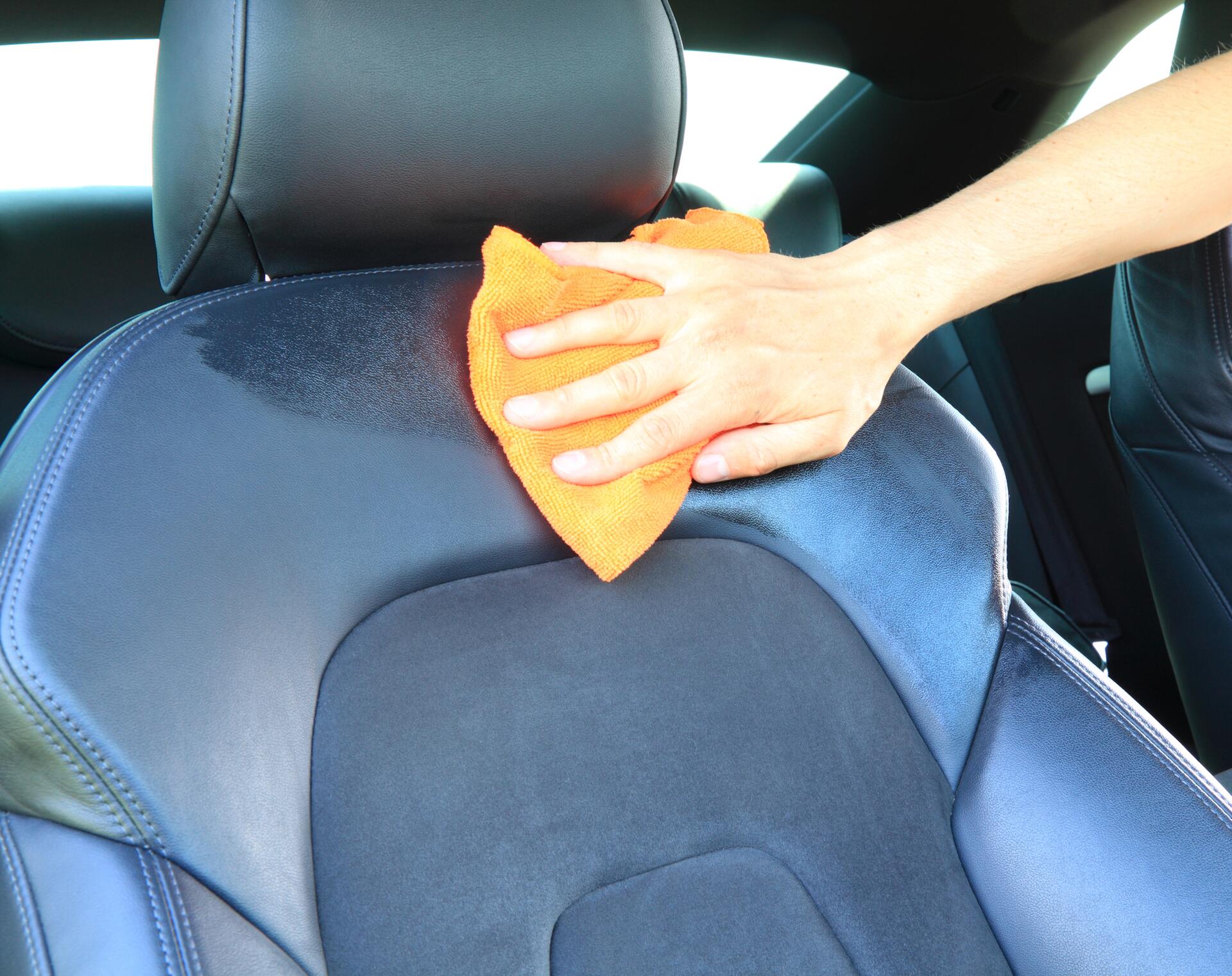 Čištění kožených sedaček v autě: Poradíme, jak na to