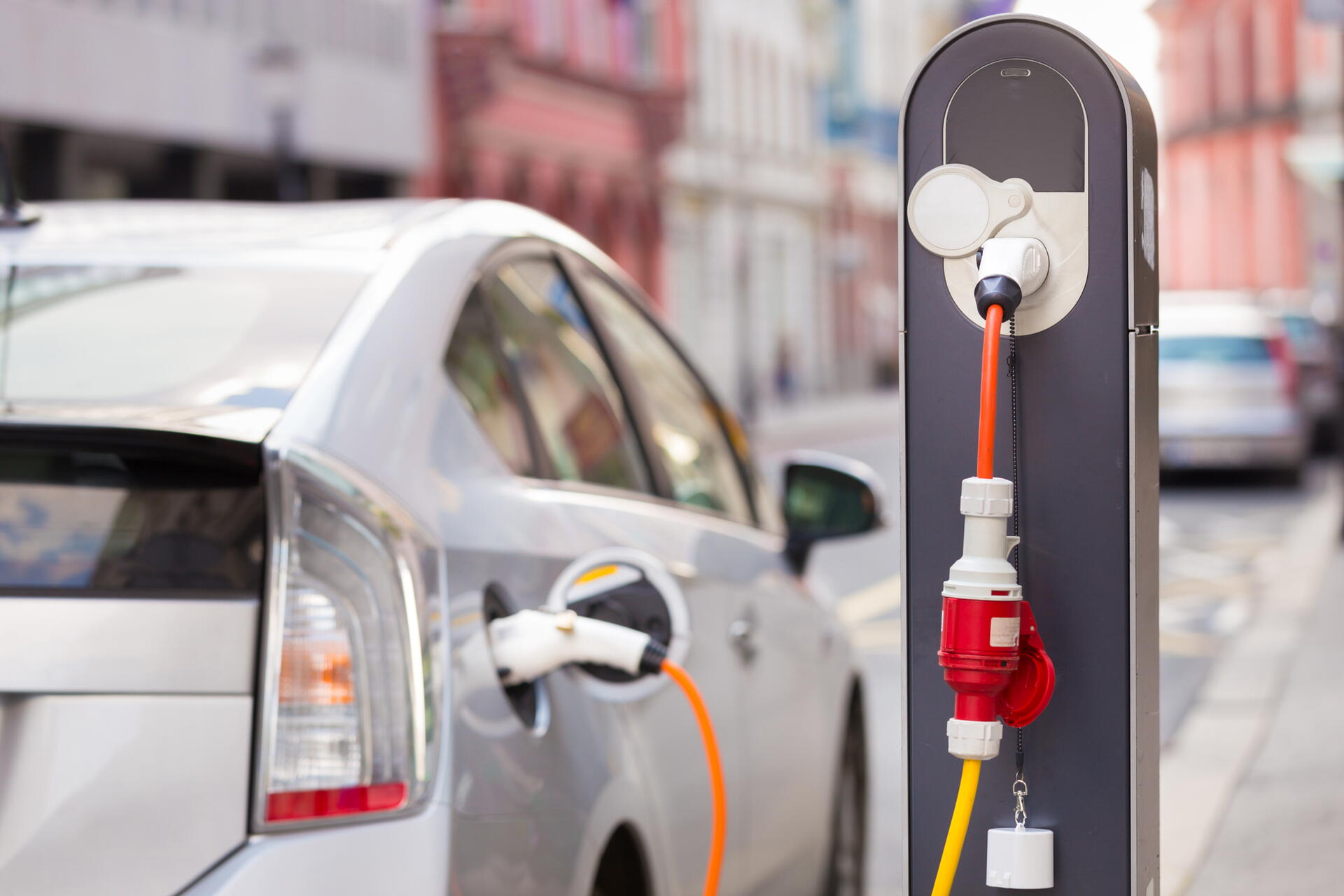 Dotace na nákup elektromobilu v Česku startují