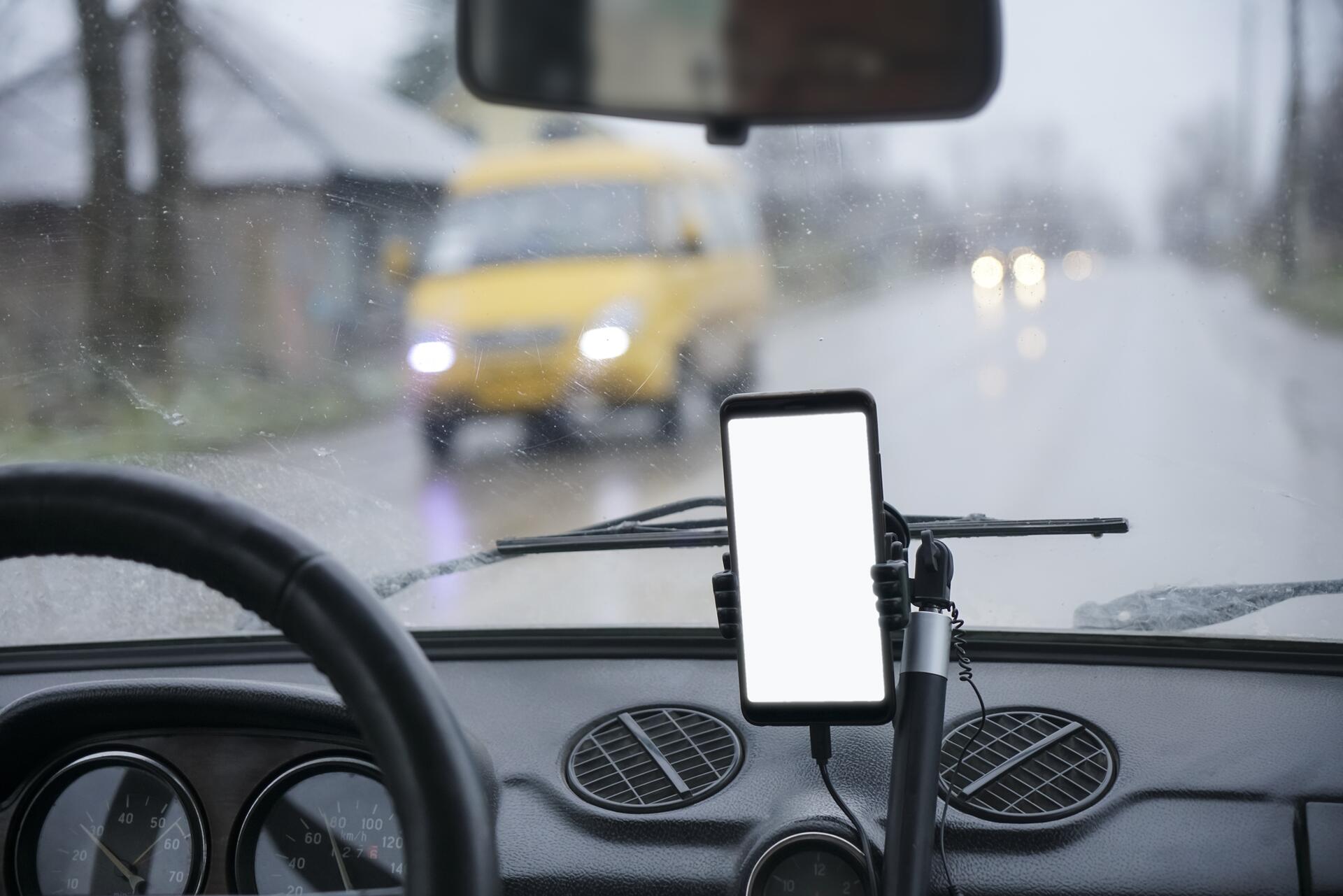 Držák na mobil do auta: Tipy a rady pro výběr