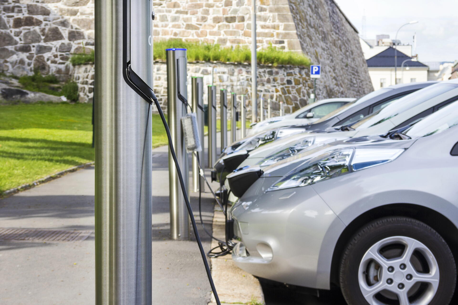 Elektrická síť v ČR: Zvládne všechna ty elektrická auta?