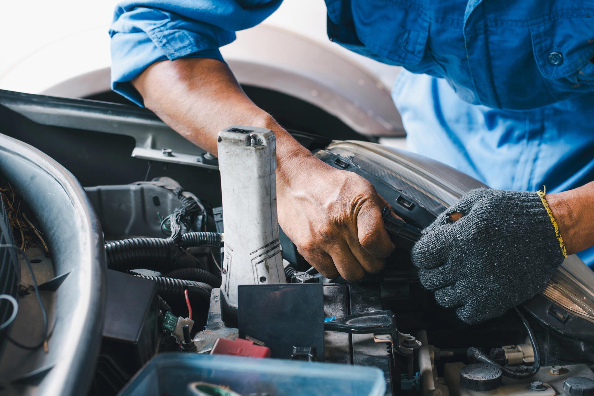 Elektromobily automechanikům práci nevezmou. Spíš přidají