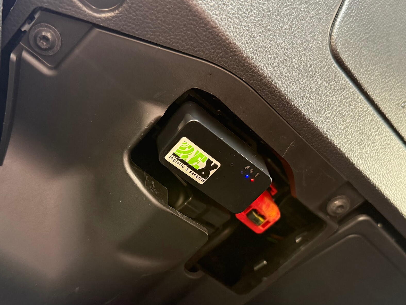 GPS lokátor a instalace do OBD II portu