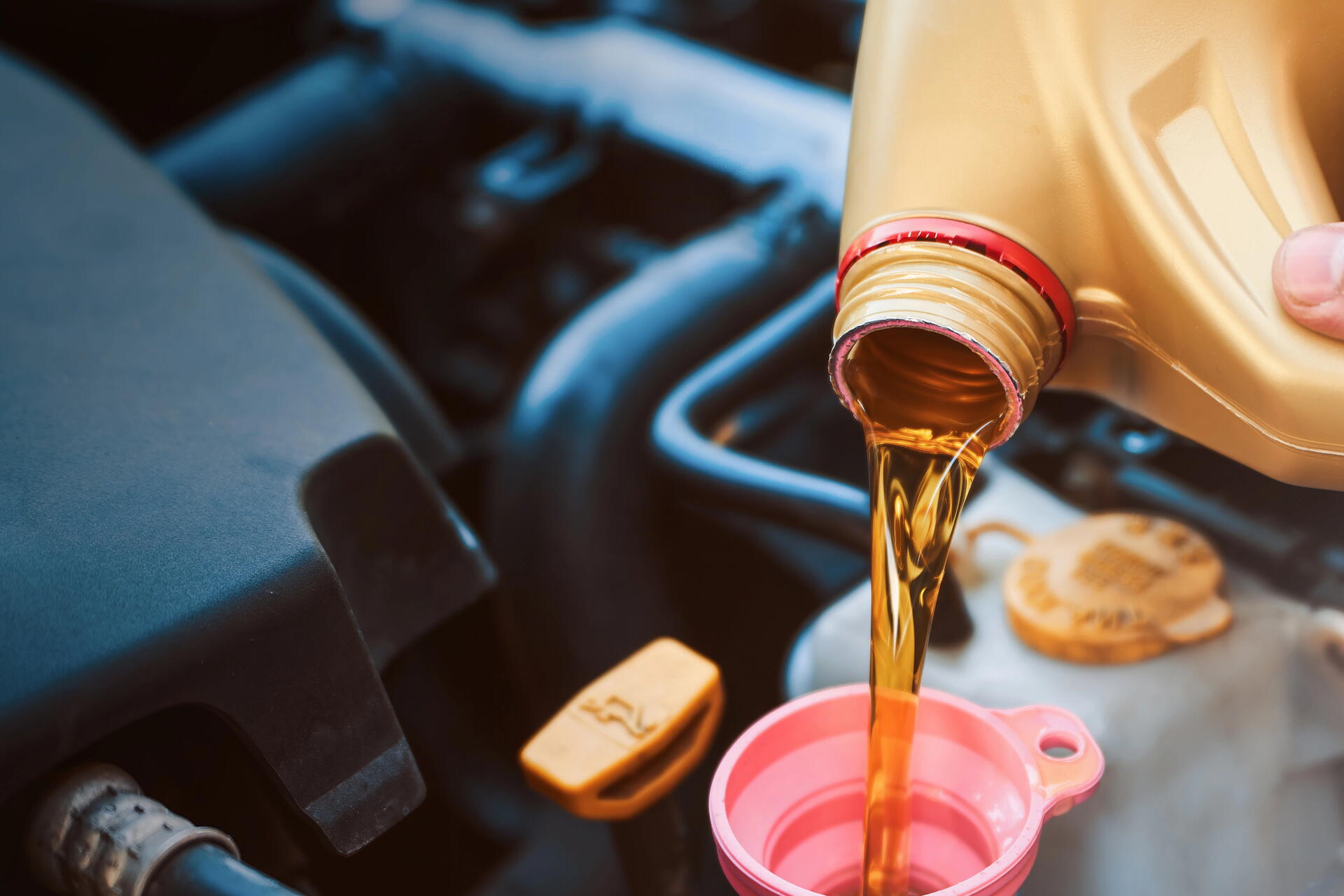 Hustota oleje: Co může způsobit modernímu motoru nesprávná viskozita?