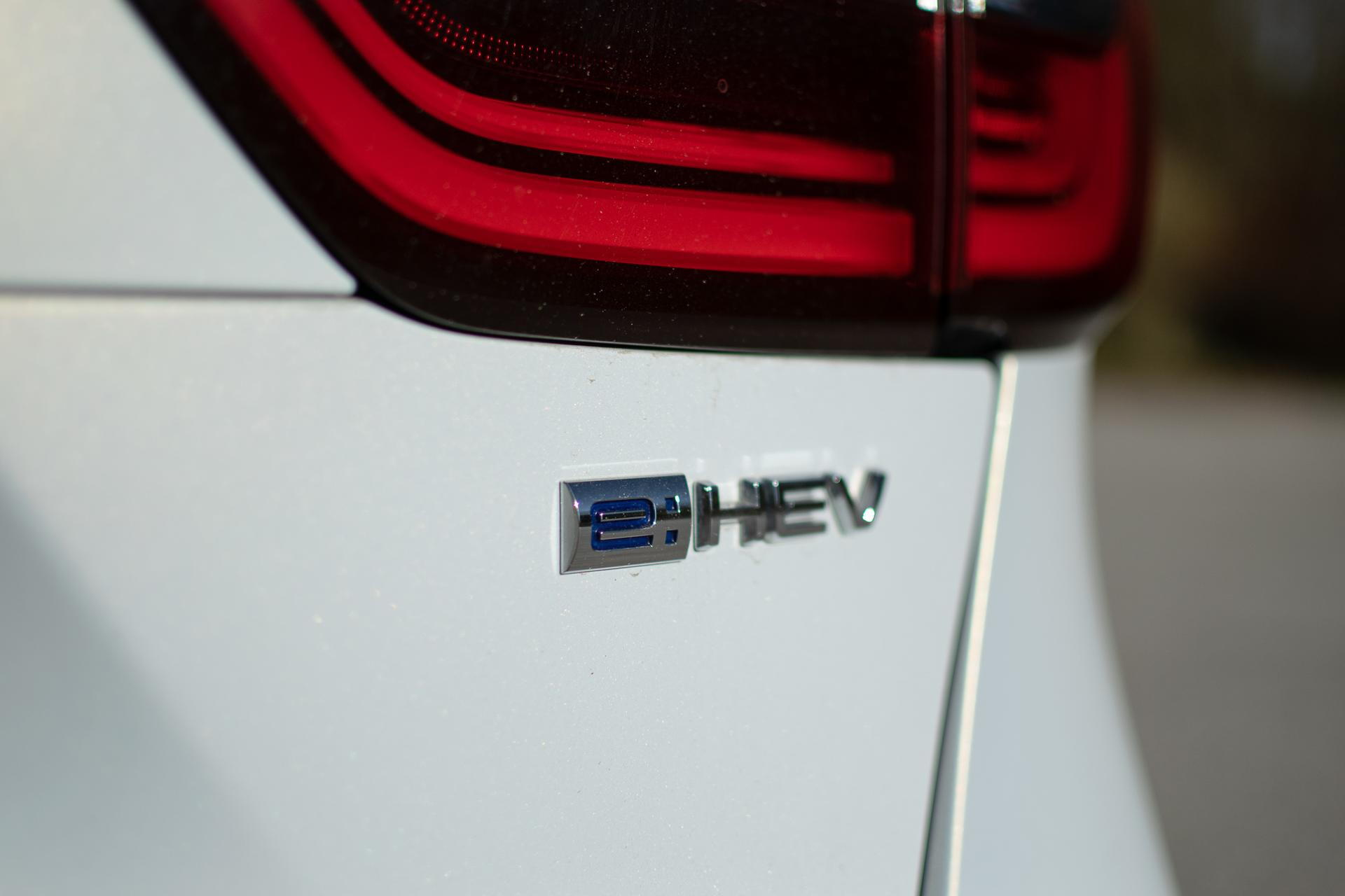Hybrid tažné zařízení