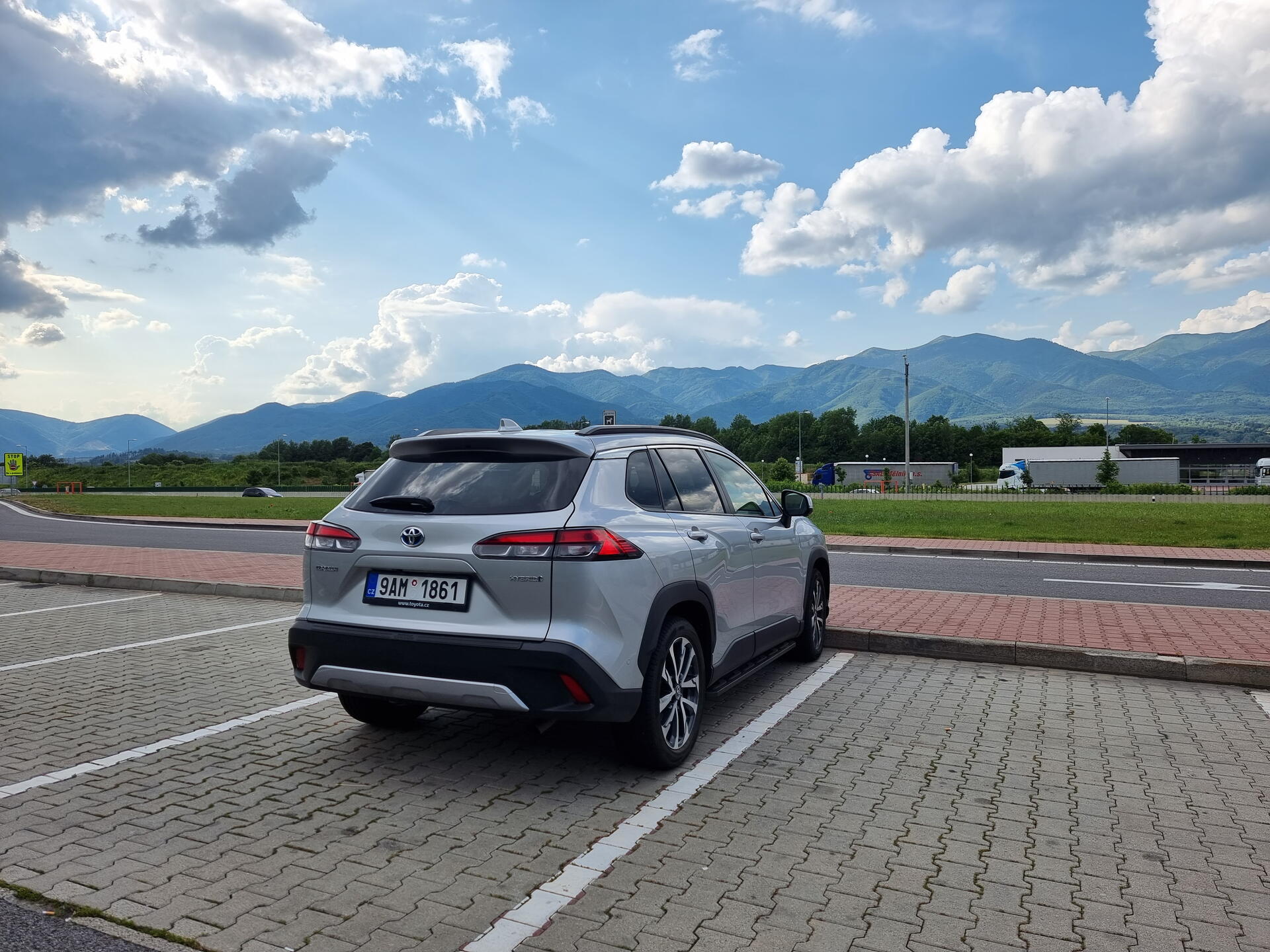 Hybridní Toyotou Corolla Cross do Vysokých Tater