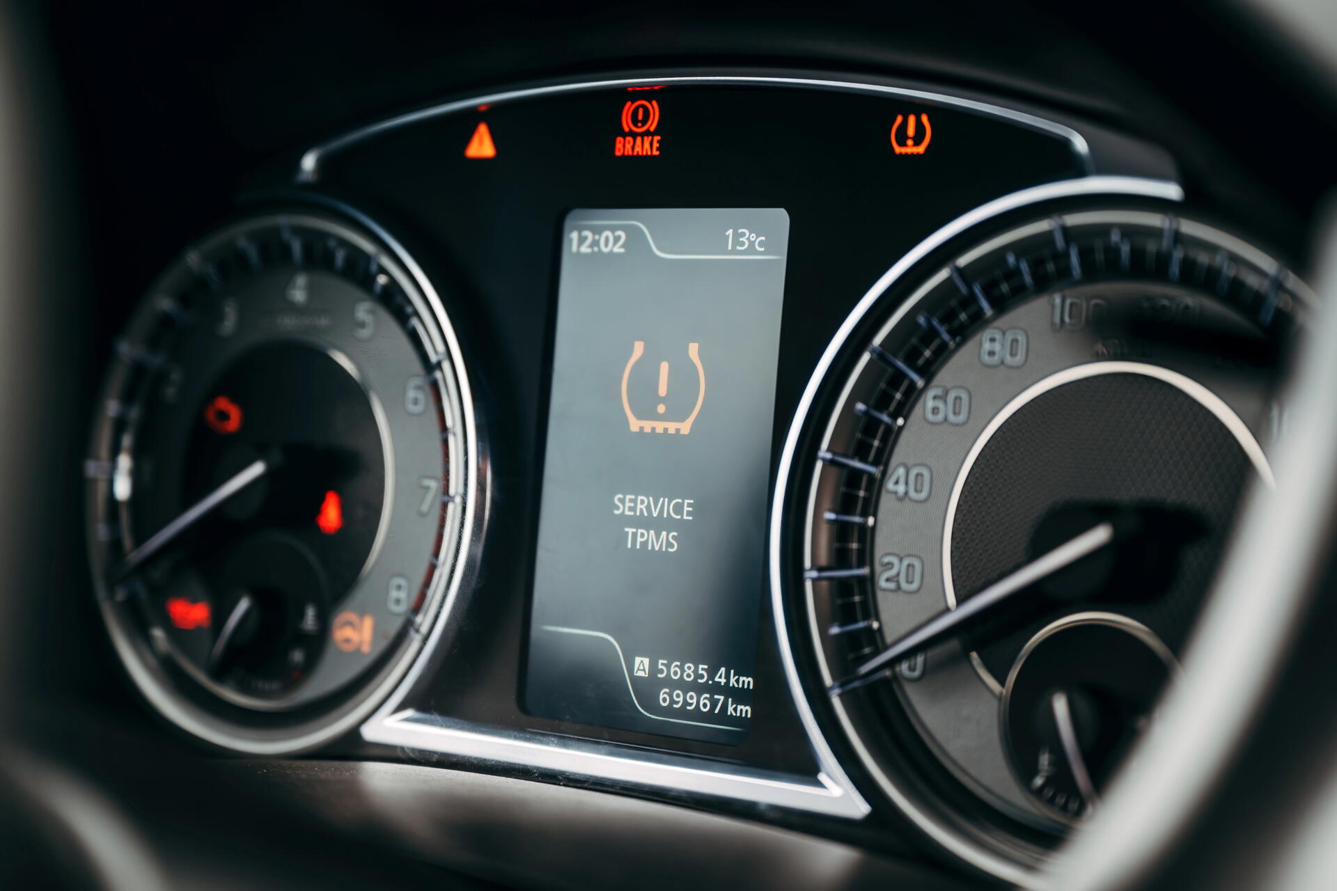 Jak funguje TPMS a co dělat, když svítí kontrolka tlaku v pneumatikách