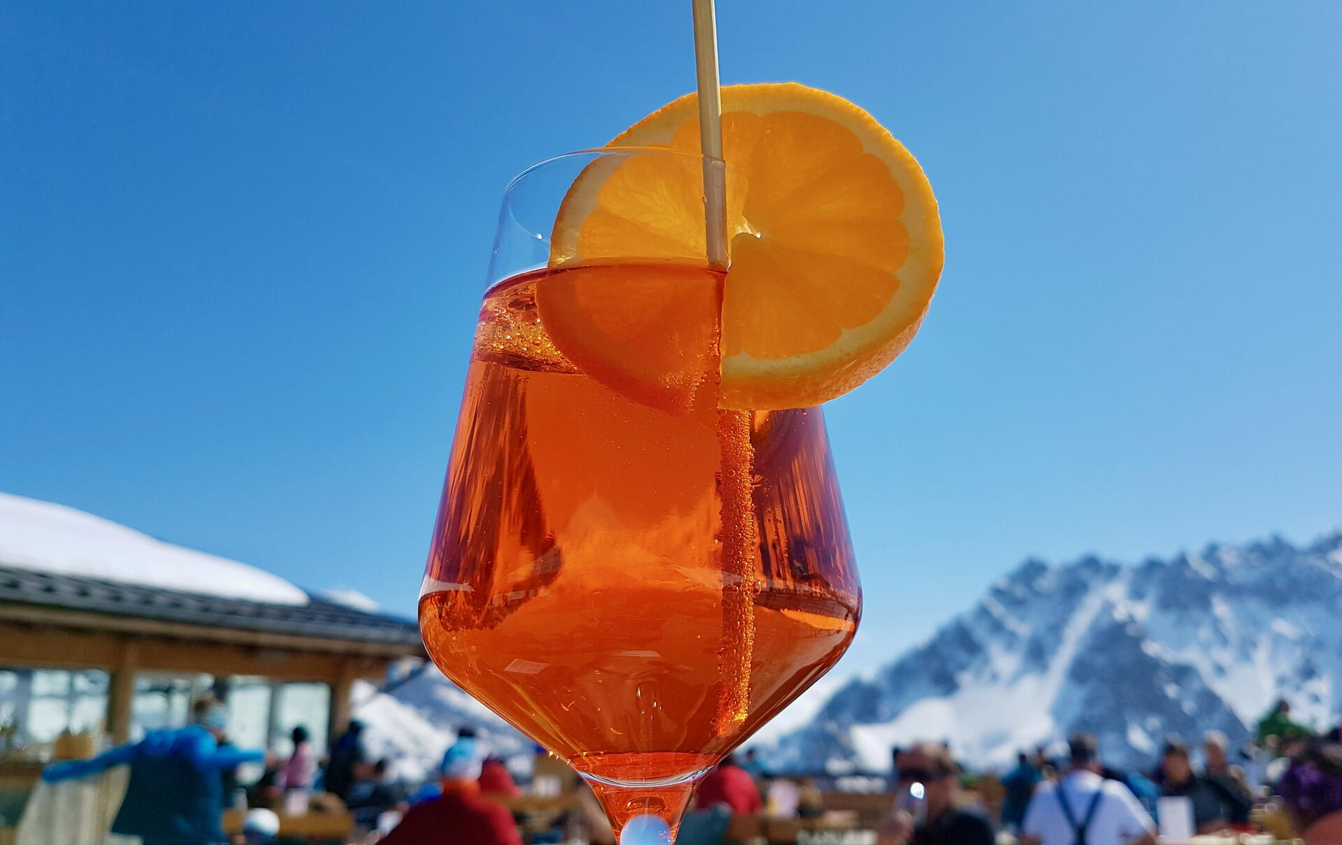 Jak se pohybují ceny v après-ski baru letoviska Kronplatz v letošním roce?