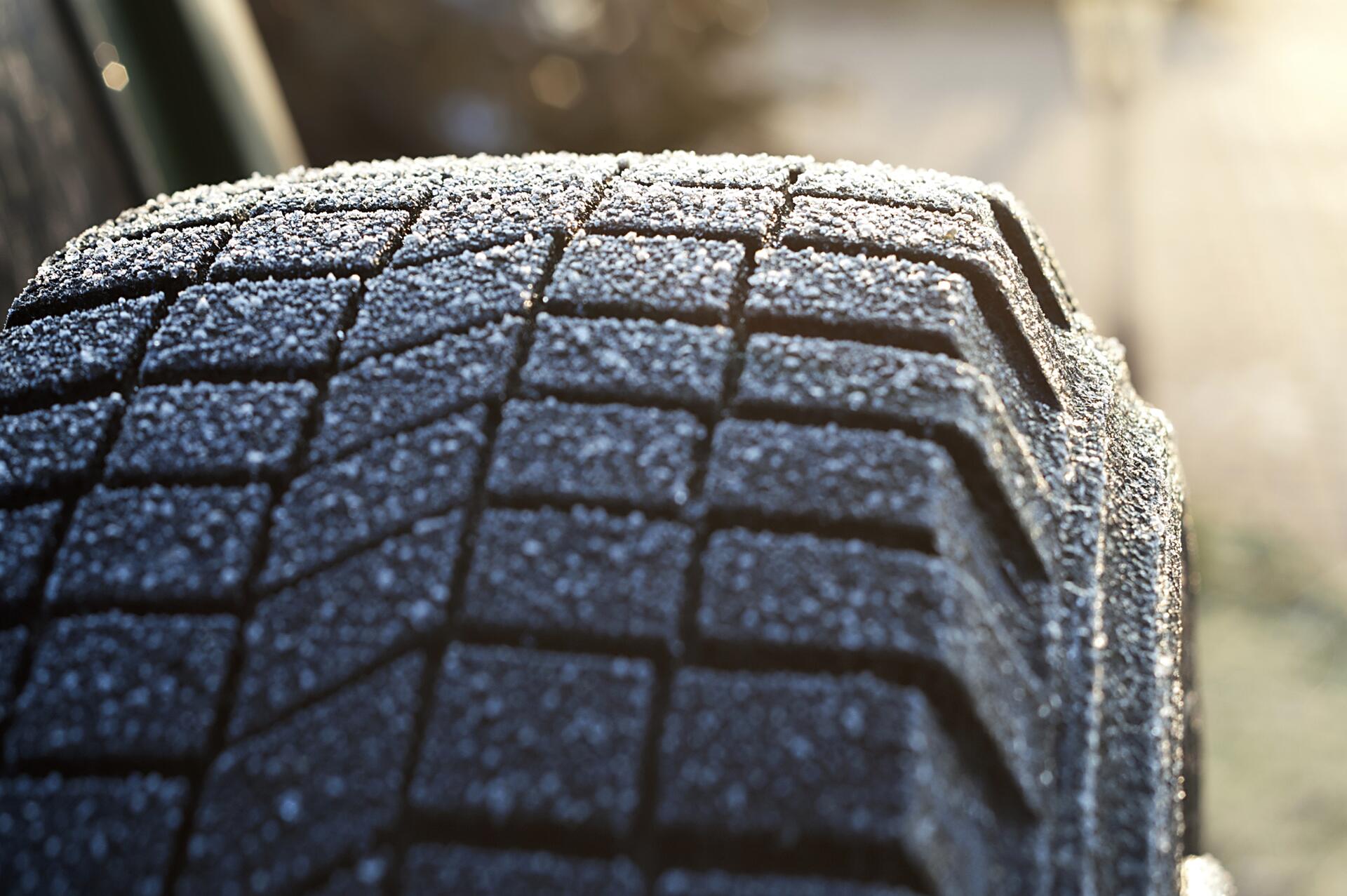 Jak zjistit, kolik milimetrů má vzorek vašich pneumatik