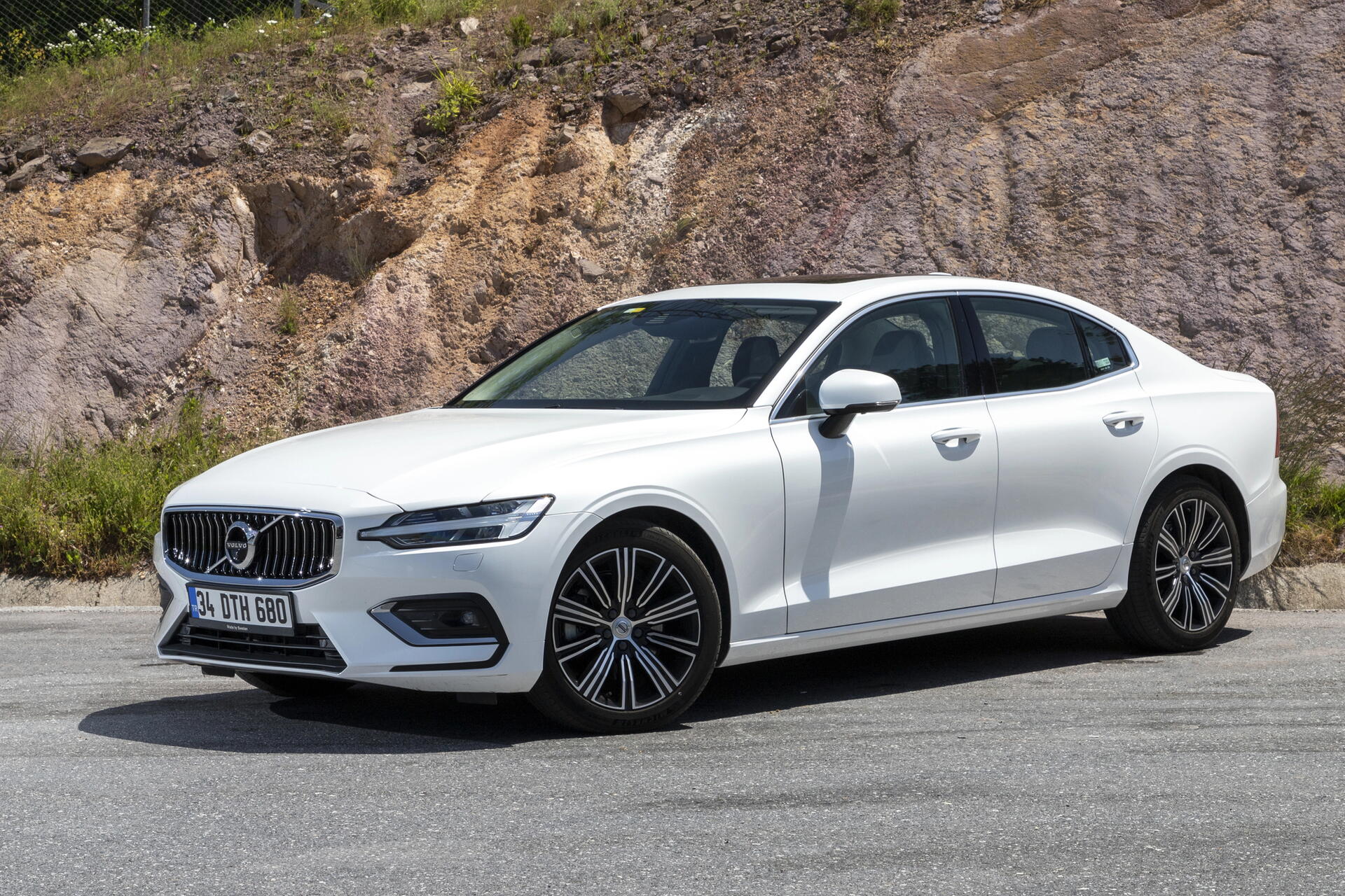 Jaké automobilové trendy preferujete: Jednotnou designovou linii nebo unikátní charakter?