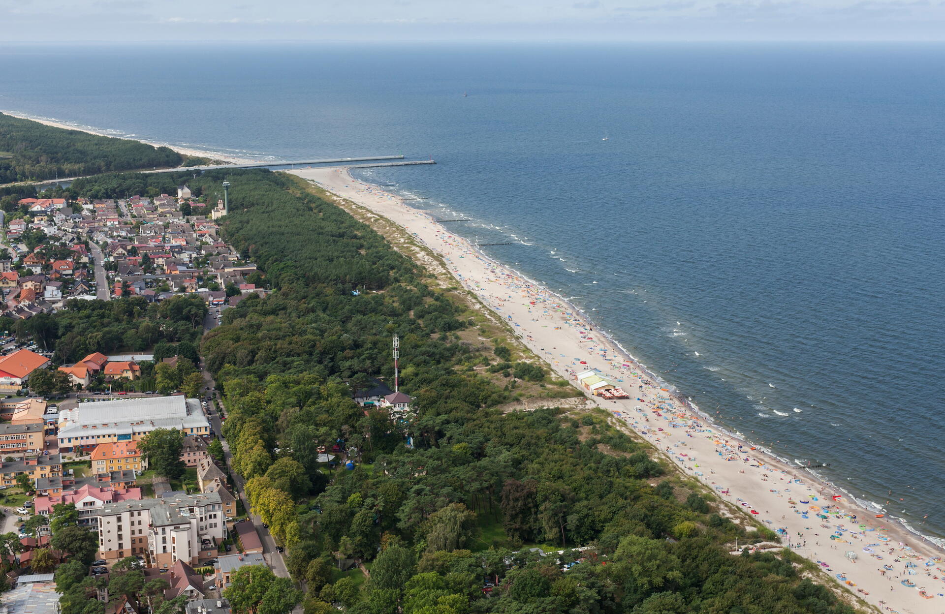 Kam nejblíž k moři autem: přehled tras a co zaplatíte za dálnice
