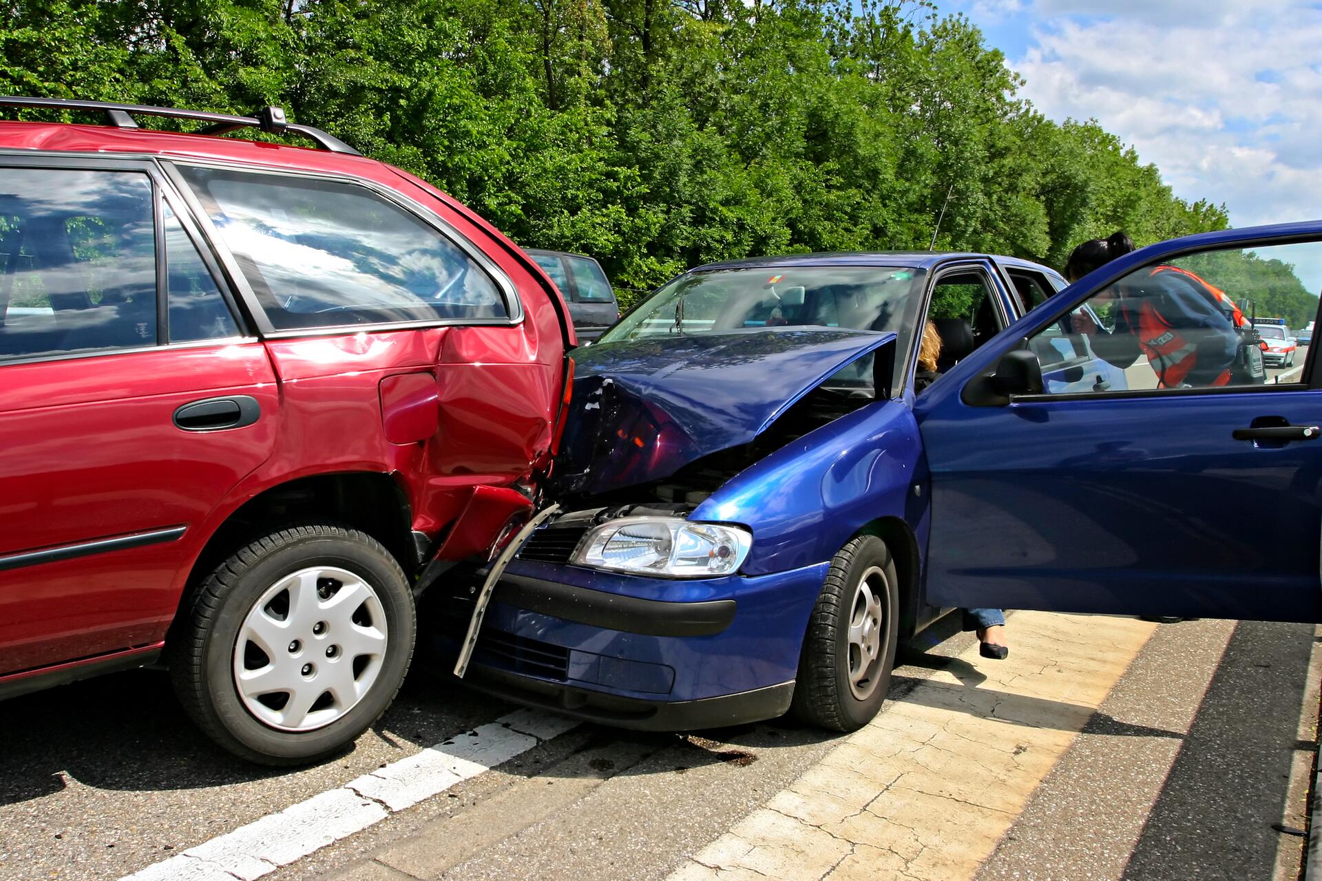 Kdo platí škody při dopravní nehodě v případě nepojištěných řidičů