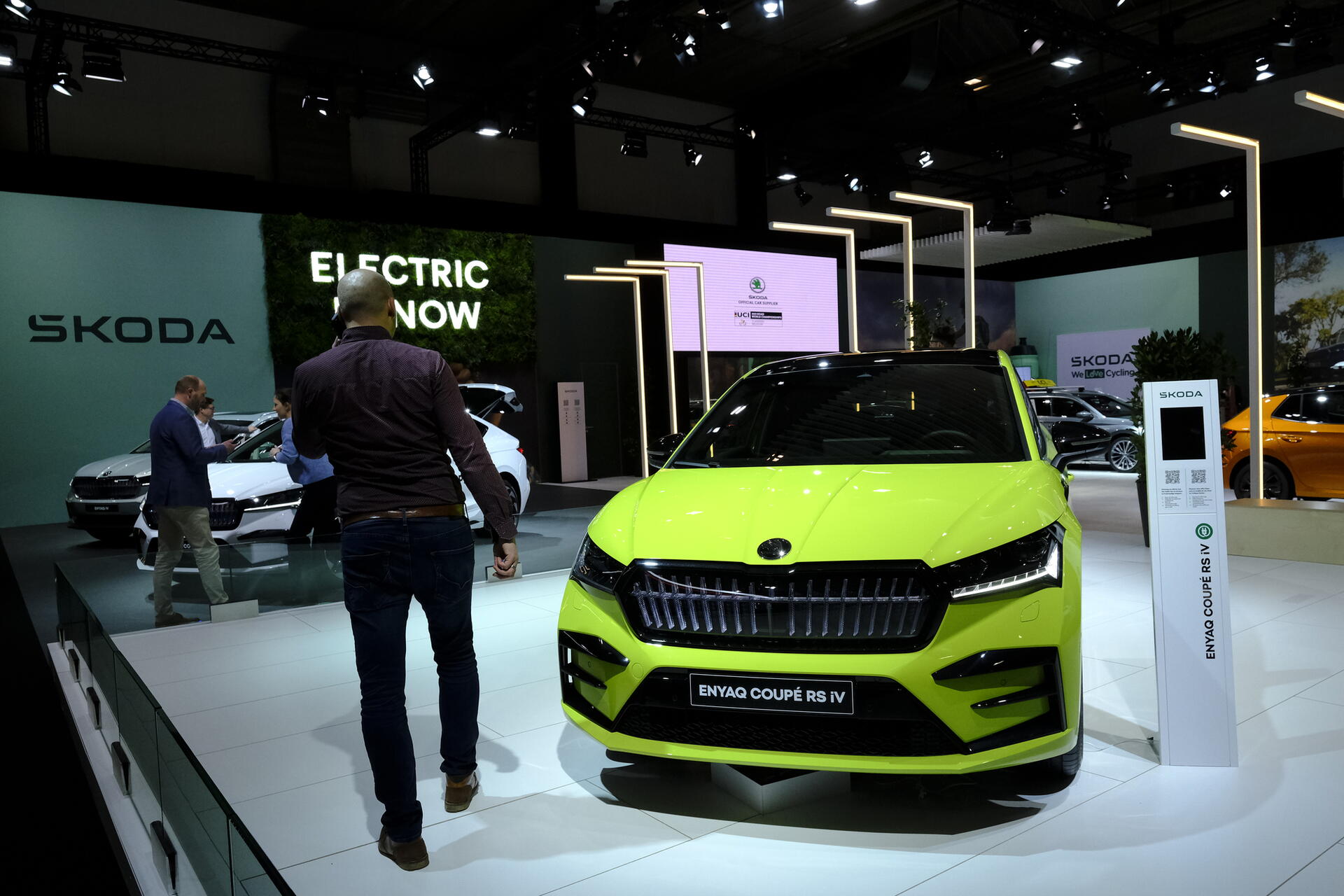 Kolik aut prodala automobilka Škoda Auto v roce 2024?