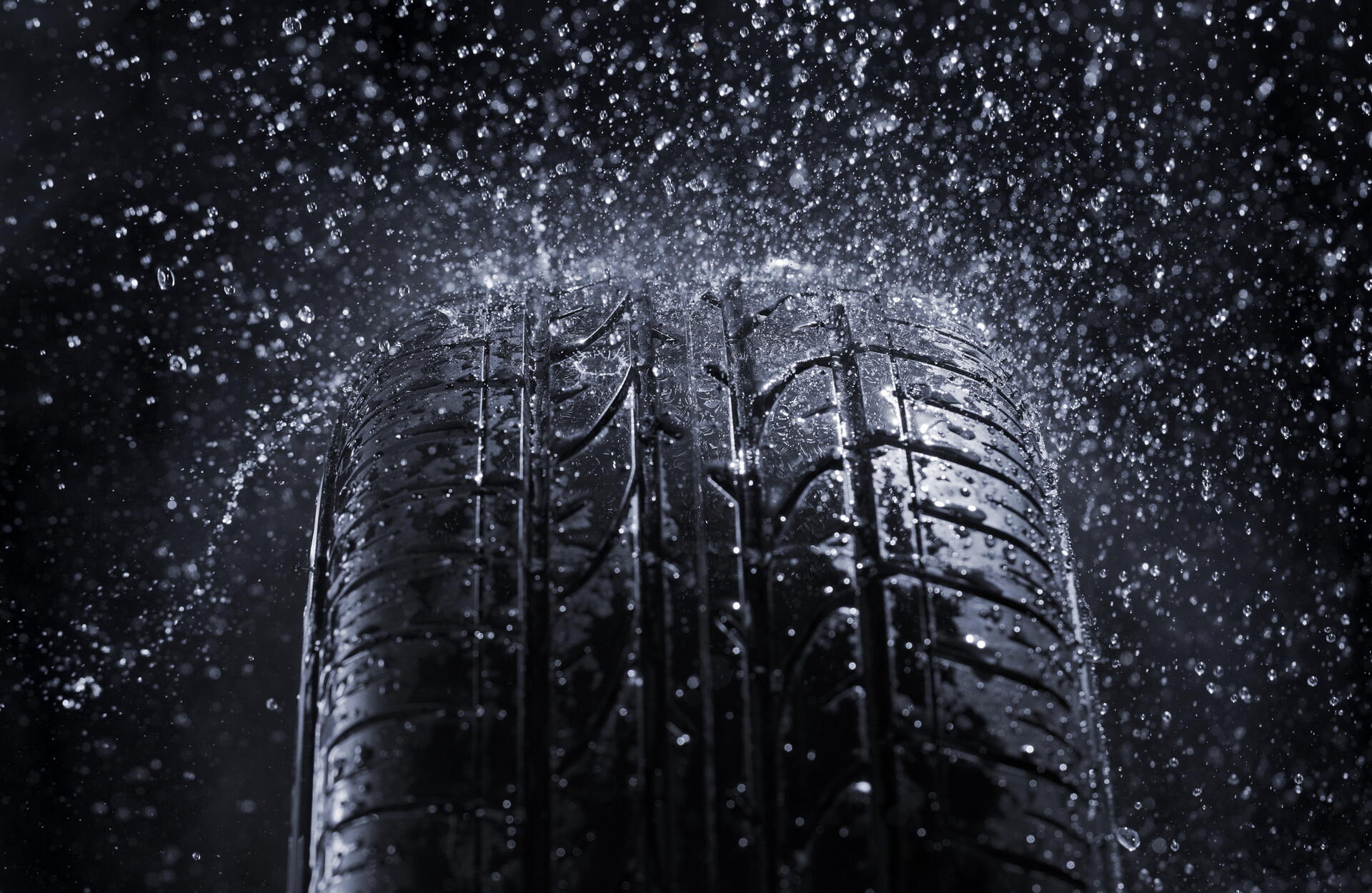 Kontrola pneumatik - jak je nemít sjeté, oskákané nebo zpuchřelé?