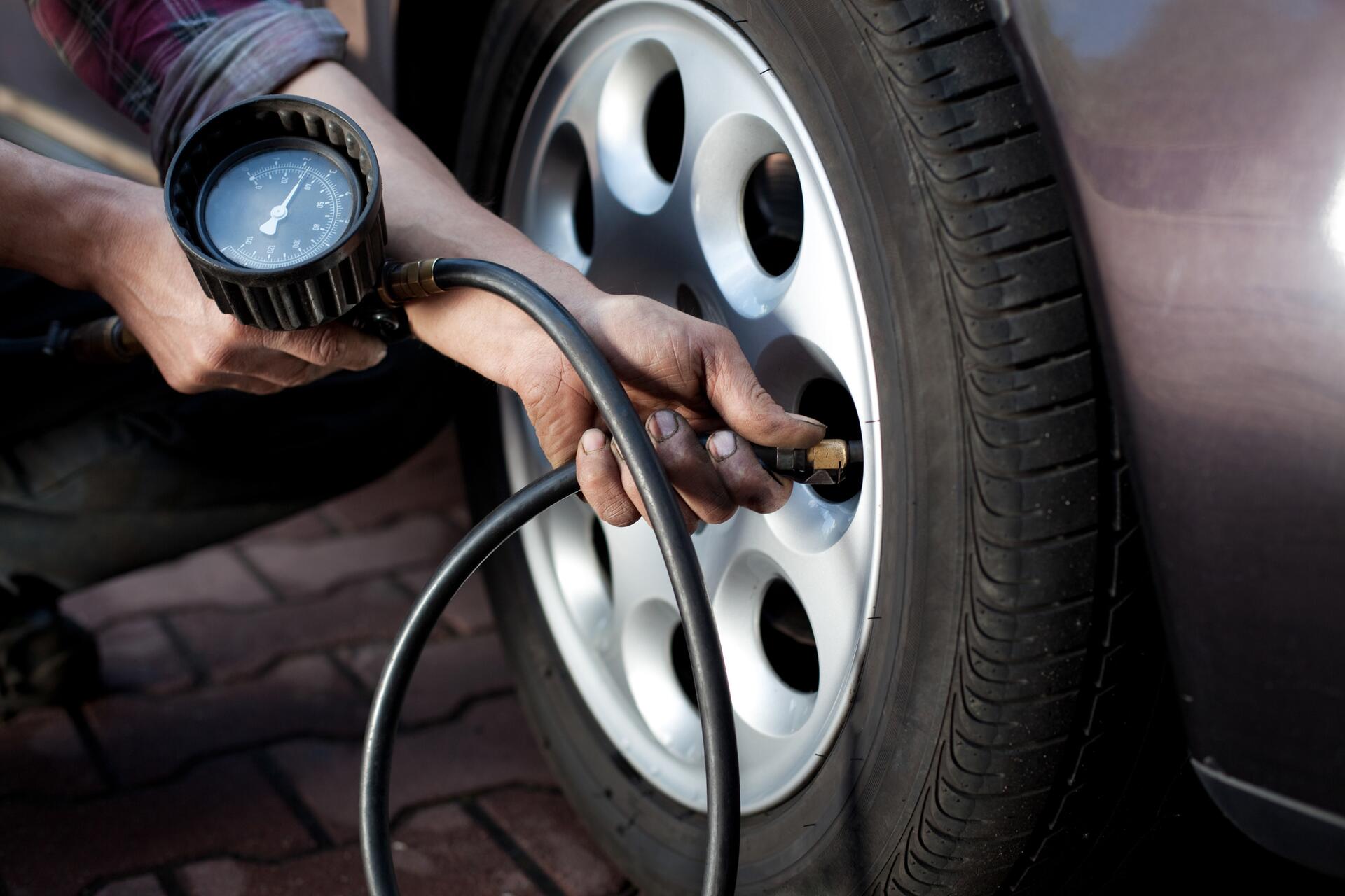 Kontrola tlaku v pneu - jak často a je to potřeba?