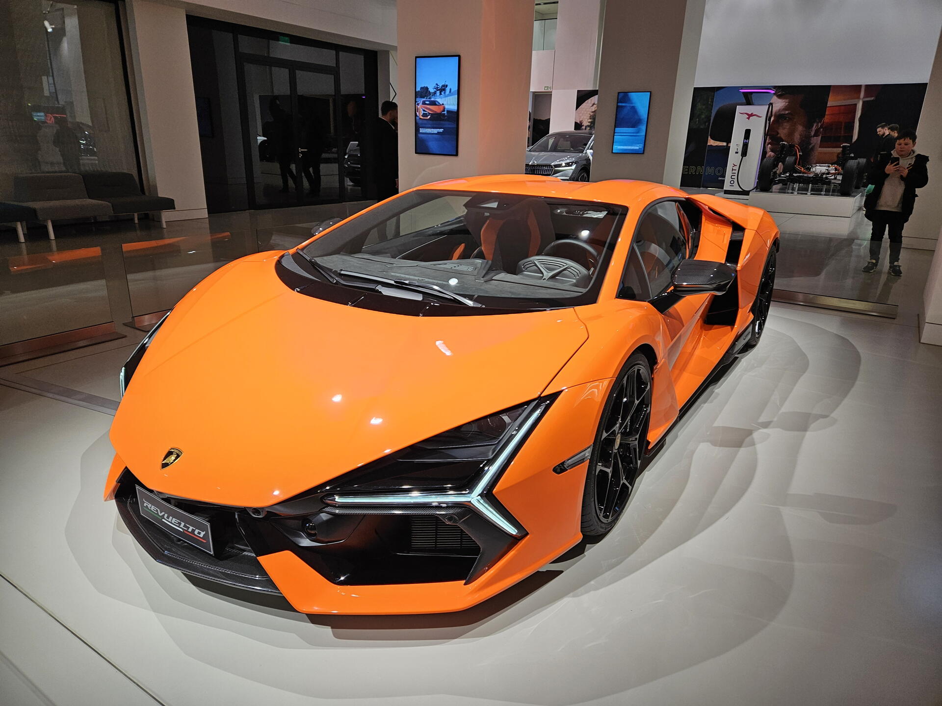 Lamborghini Revuelto