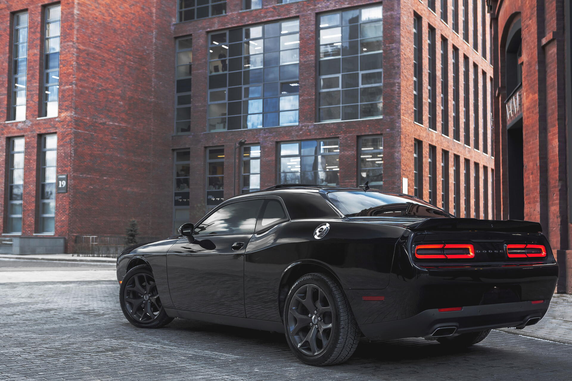 Last call - Poslední Dodge Charger na fosilní paliva opustil linku