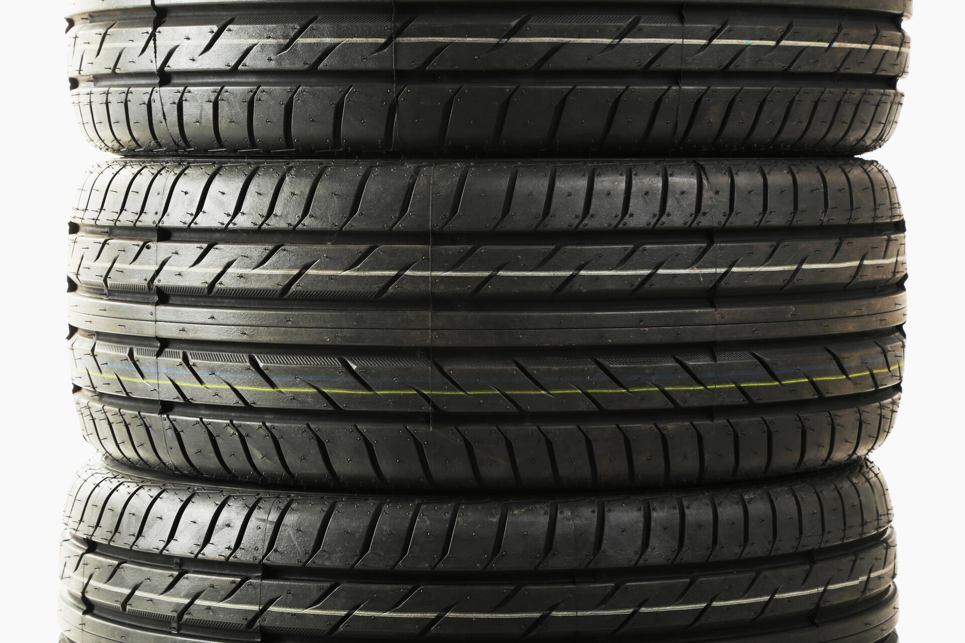 Letní pneu 205/55 R16 ztrácí na popularitě: Měnící se preference řidičů a rostoucí trend větších rozměrů