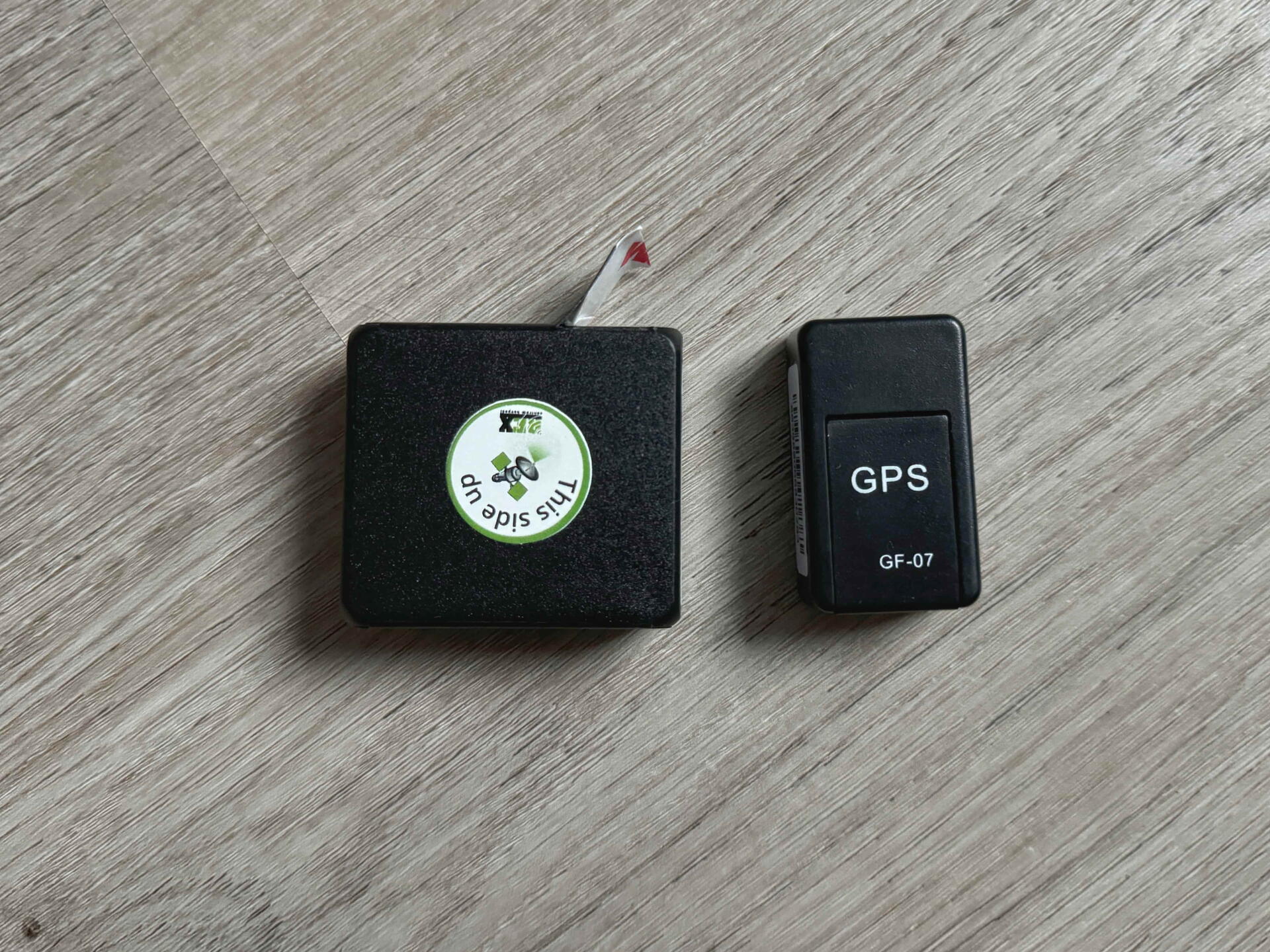 Levný GPS lokátor proti profi řešení