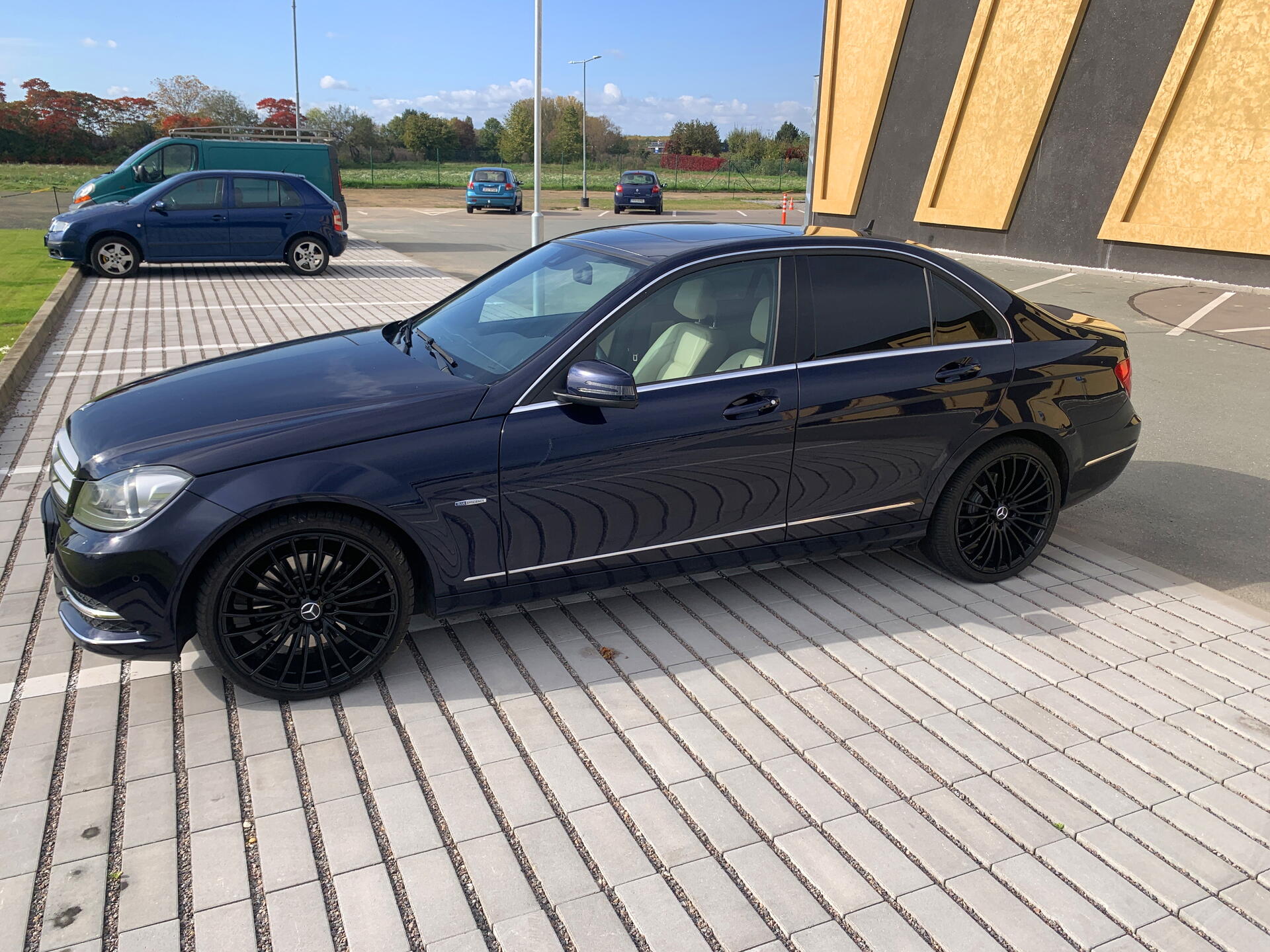 Mercedes-Benz C350 je spolehlivá ojetina