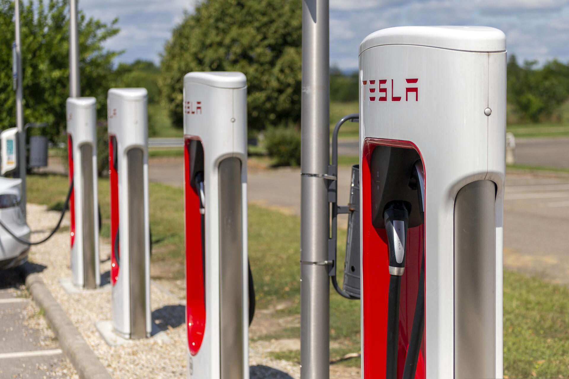 Nabíjecí stanice pro elektromobily se budují podle hlasování