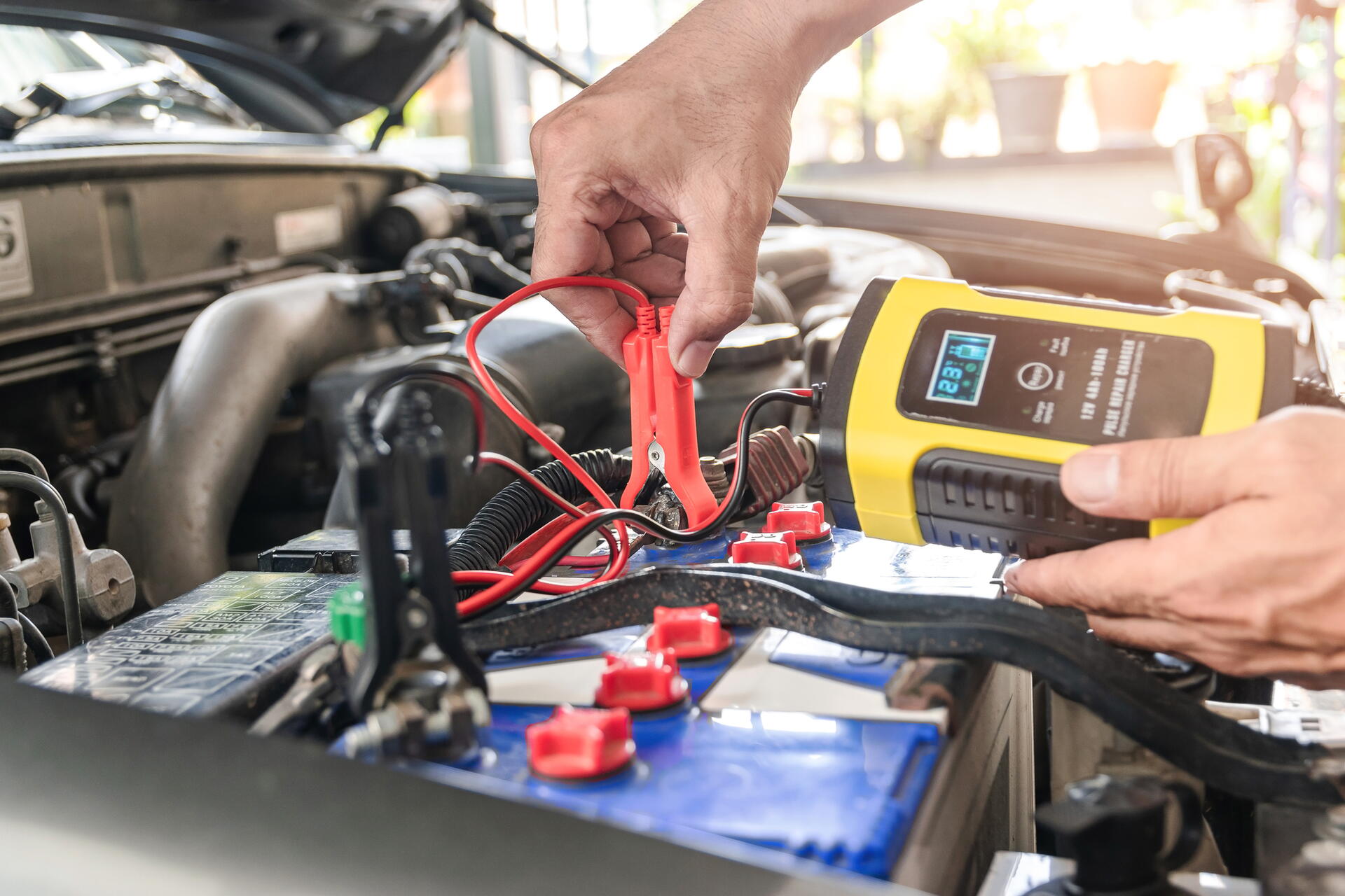 Nabíječka na autobaterii – jakou vybrat?