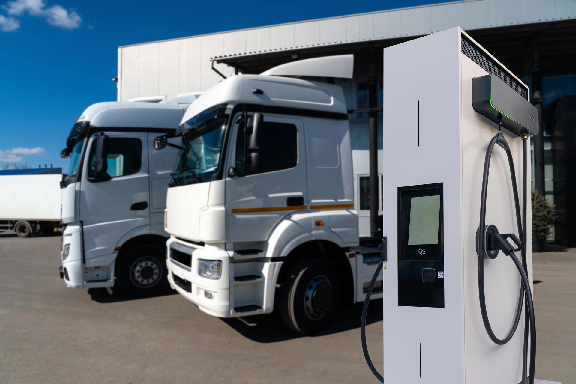 Nabíjení elektrických kamionů: Jak se liší od elektromobilů?
