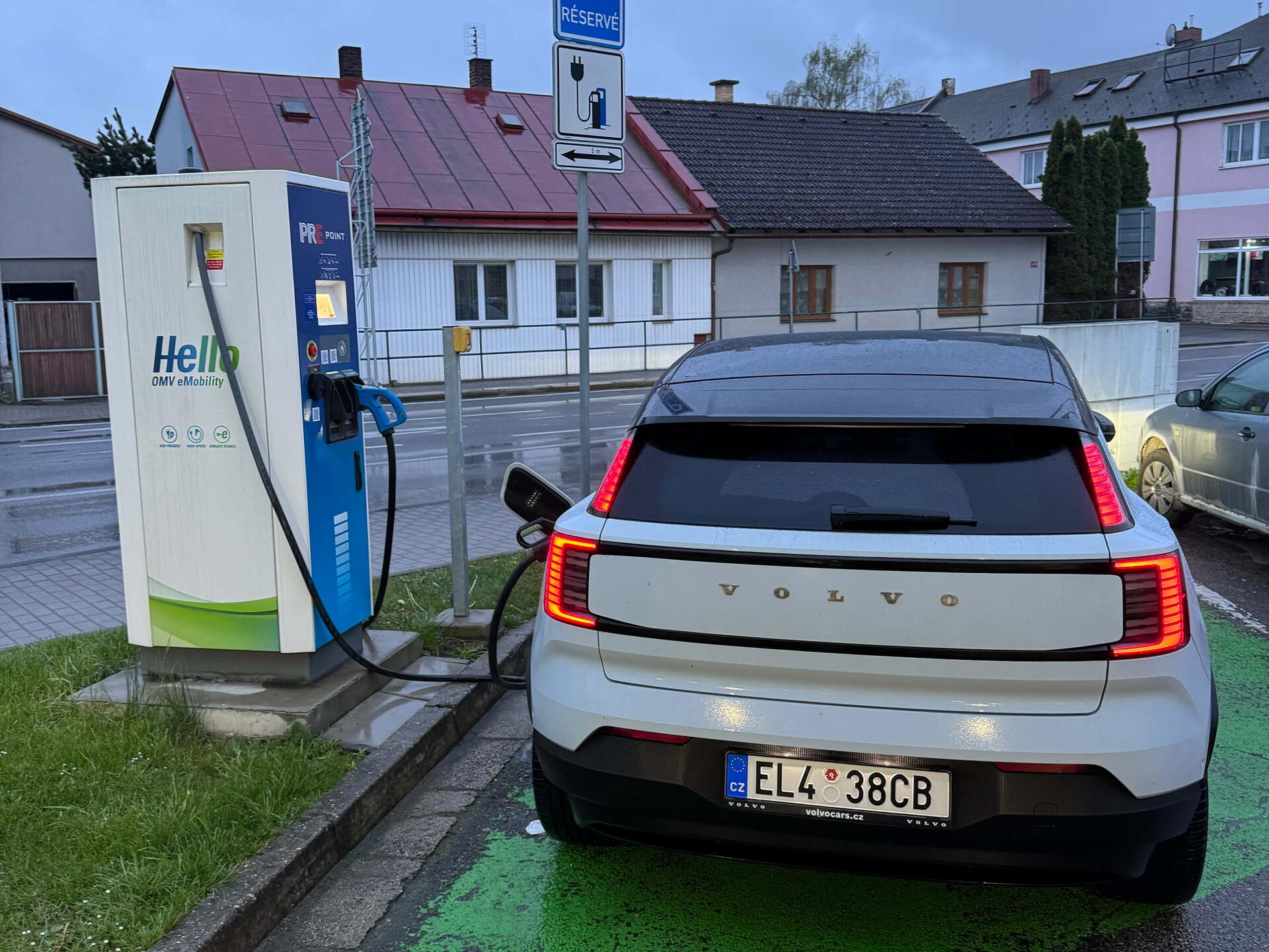Nabíjení elektromobilu – jak dlouho to zabere na dlouhé cestě?