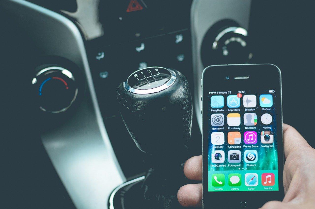 Ovládání auta přes mobil