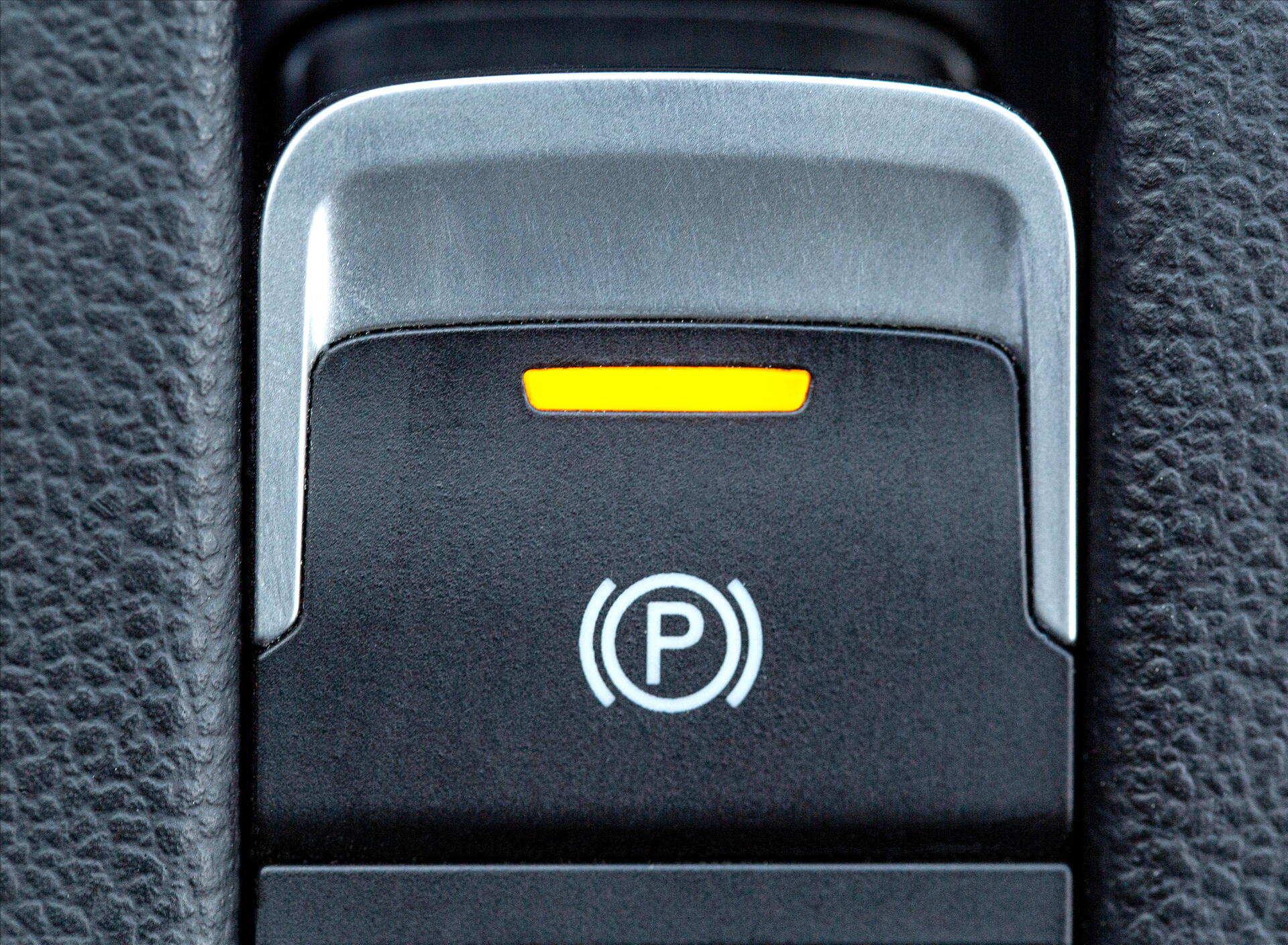 Parkovací brzda? Za opravu elektrické si dost připlatíte