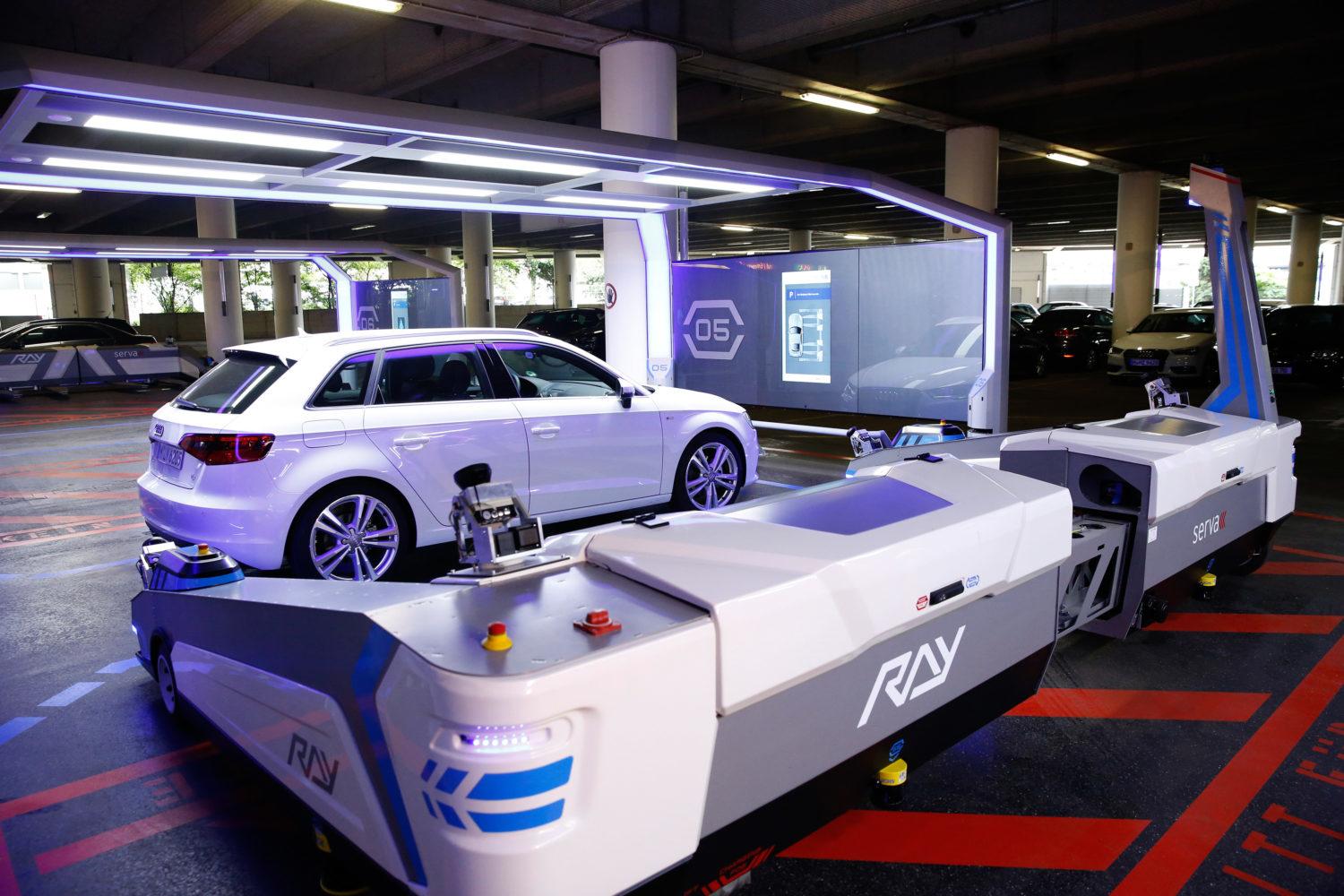 Parkování v budoucnosti budou za vás řešit roboti
