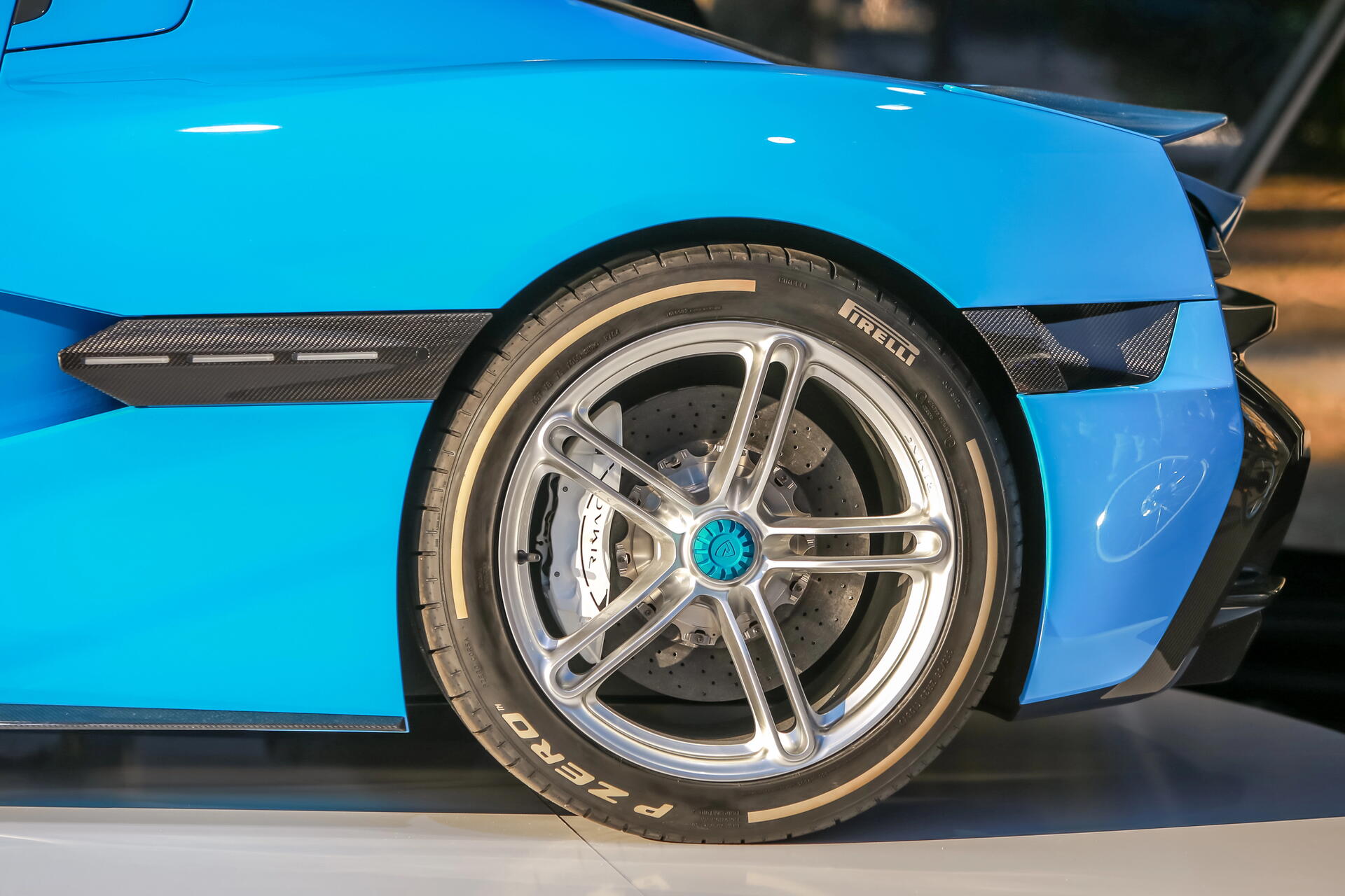 Pátá generace Pirelli P Zero přináší revoluční technologie pro léto 2025
