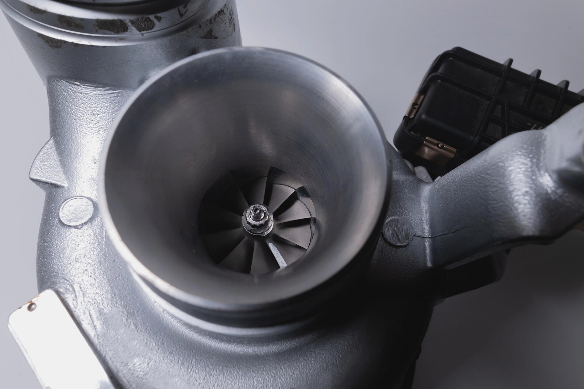 Podtlaková regulace turba vs. elektronická regulace turba