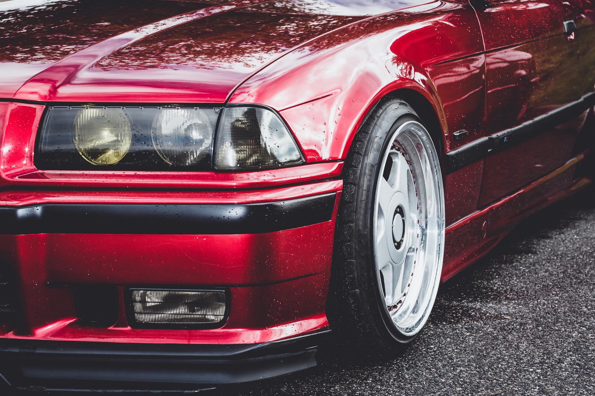 Povinné ručení pro 22 let staré BMW se liší cenou i krytím